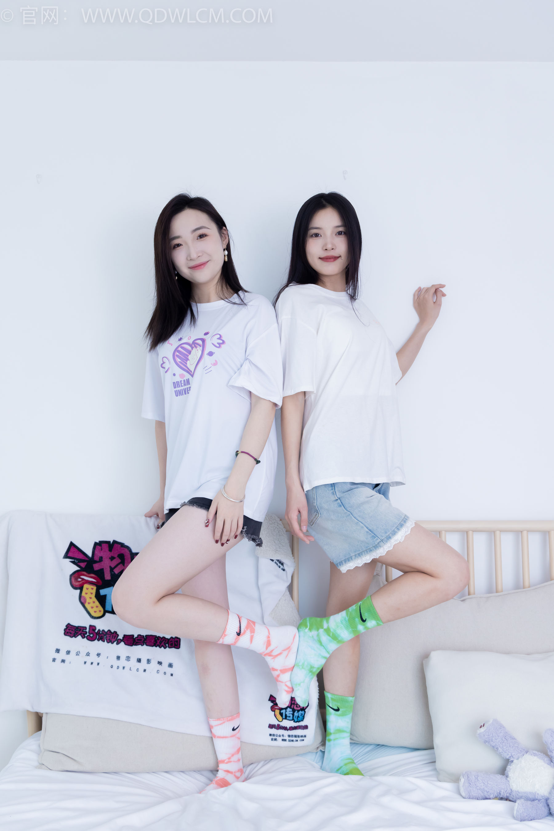 物恋传媒 No.2345 茯苓&恬恬 - 两双板鞋、红棉袜、绿棉袜、裸足/(165P)