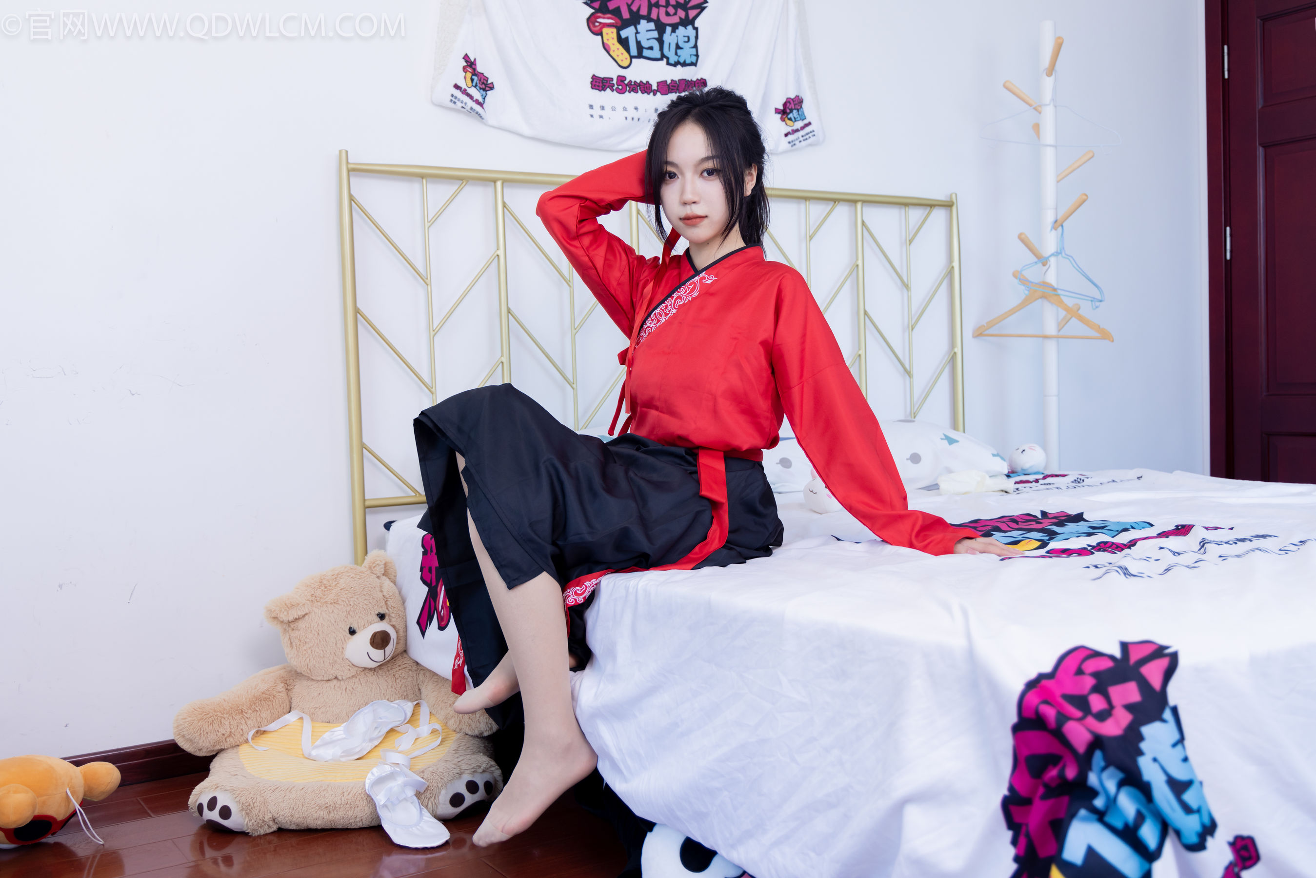 物恋传媒 No.2330 纱纱 - 汉服、皮鞋、白棉袜、薄肉丝/(219P)