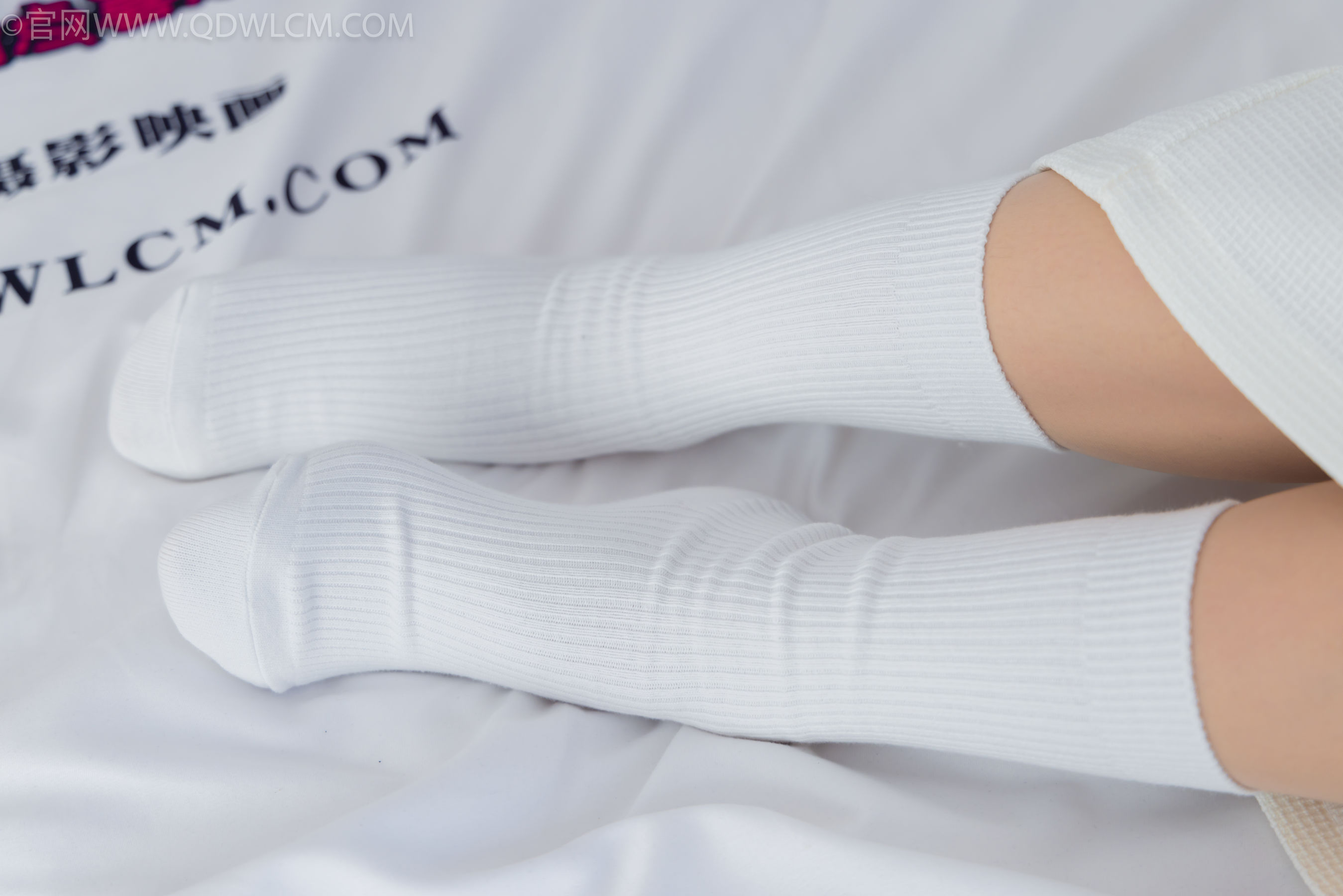 物恋传媒 No.2335 美兔 - 布鞋、长靴、白棉袜、薄肉丝/(227P)