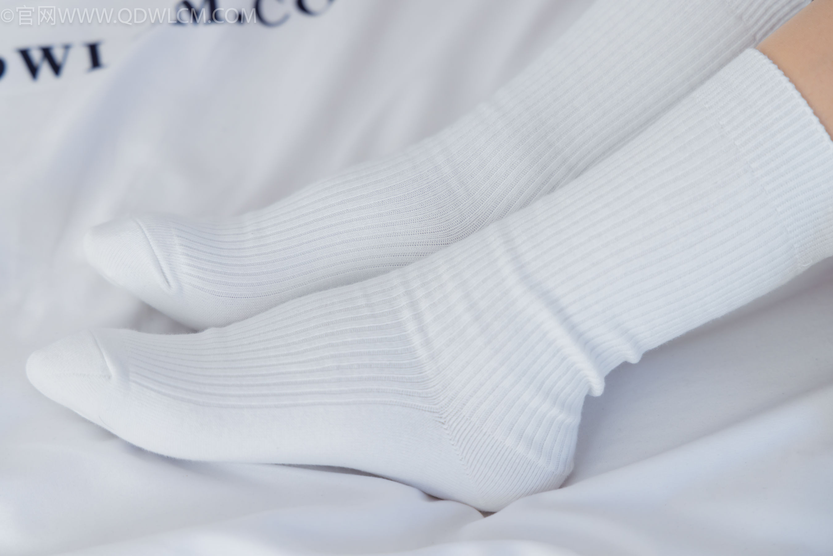 物恋传媒 No.2335 美兔 - 布鞋、长靴、白棉袜、薄肉丝/(227P)