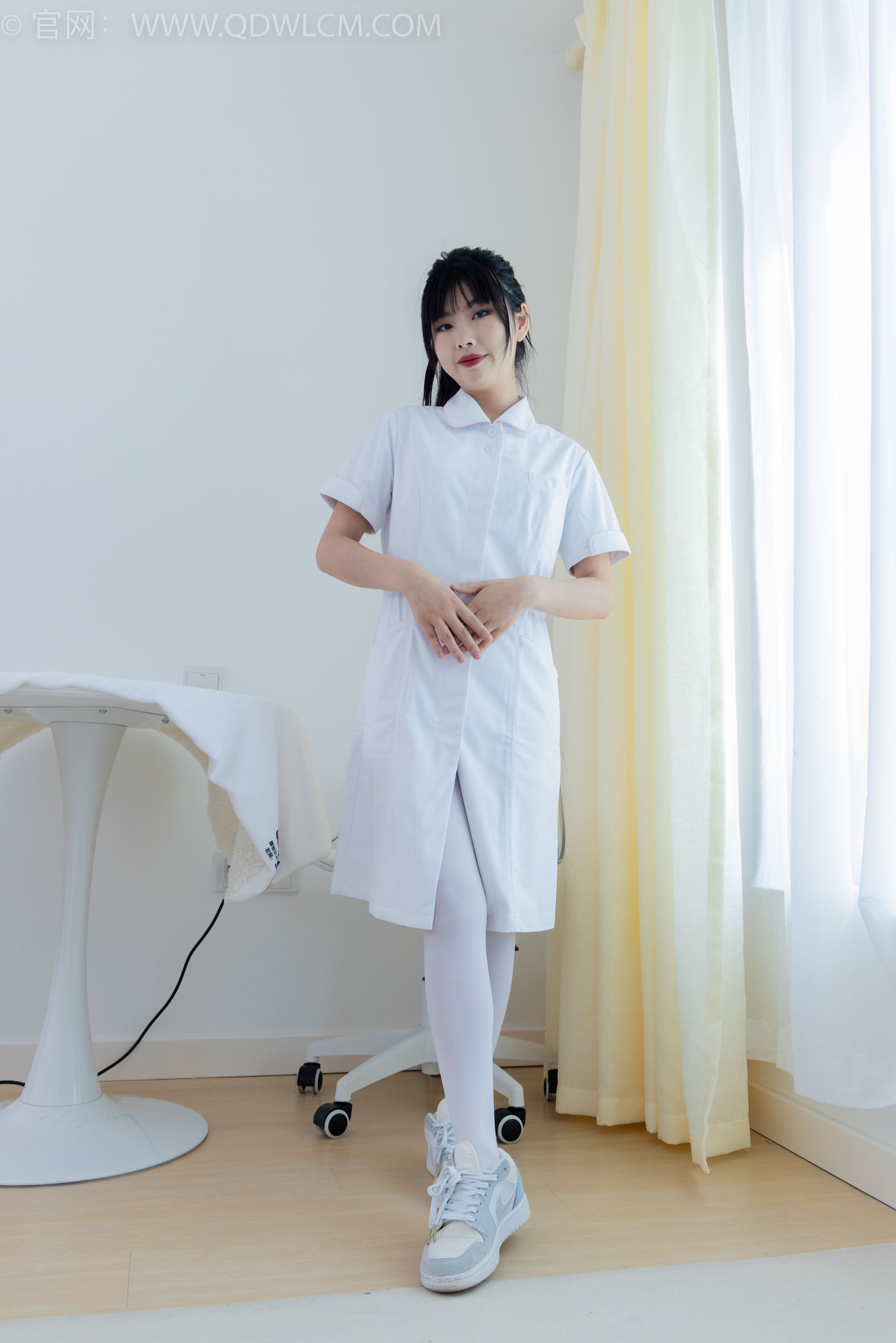 物恋传媒 No.2347 米米 - 板鞋、自然穿脏厚白丝、护士服/(170P)