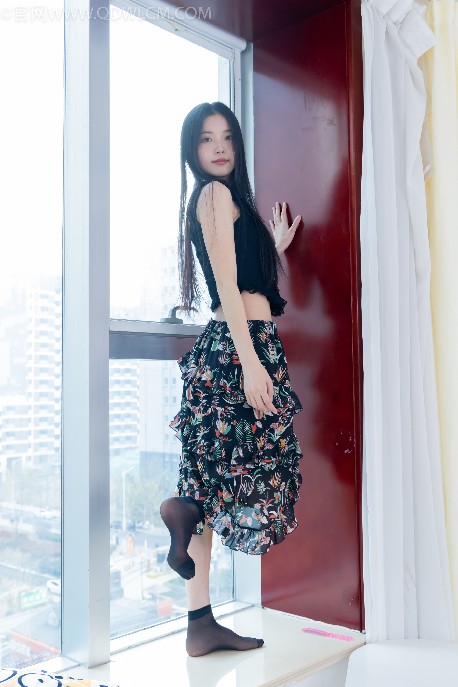 物恋传媒 No.2332 茯苓 - 短靴、短黑丝、裸足/(184P)