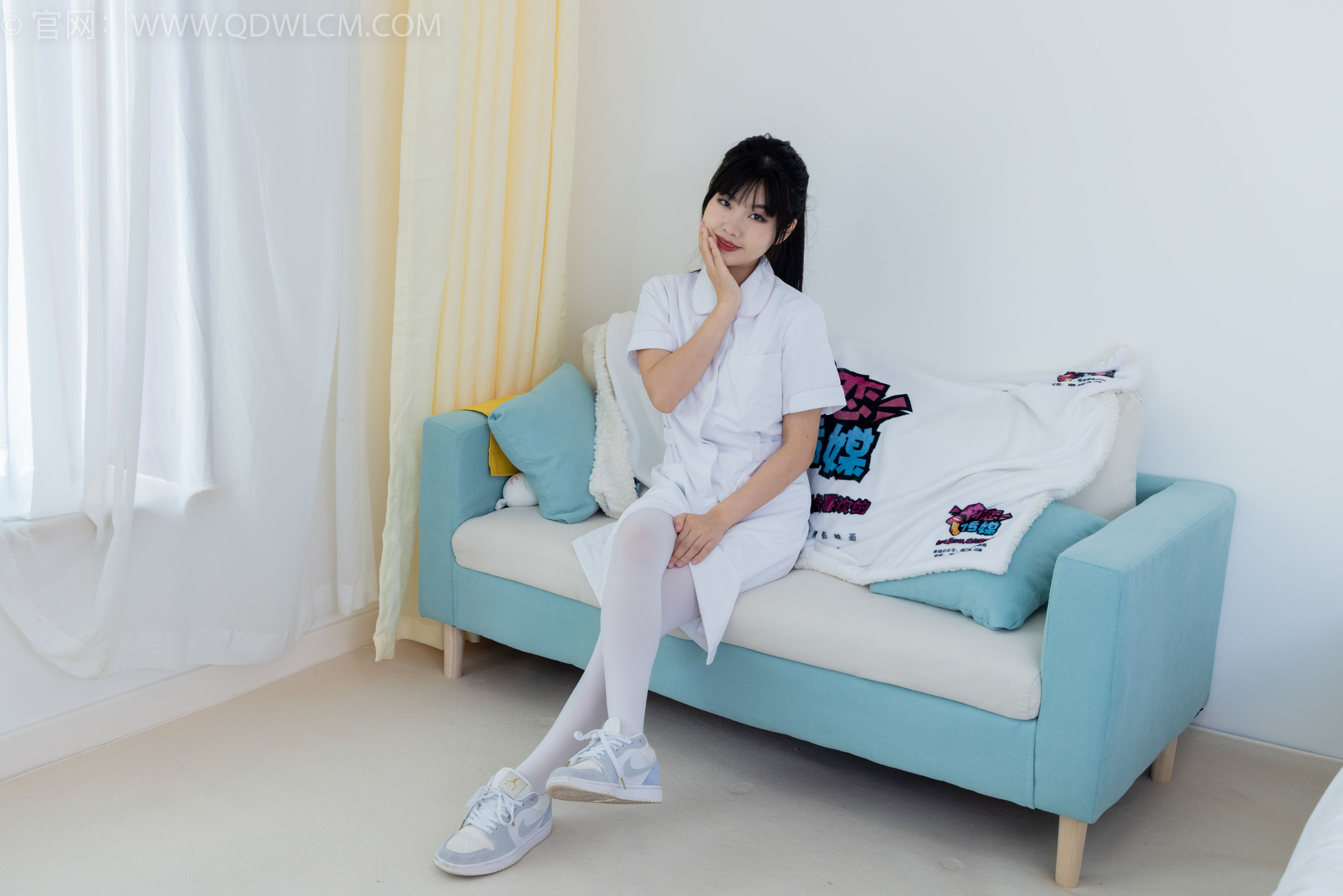 物恋传媒 No.2347 米米 - 板鞋、自然穿脏厚白丝、护士服/(170P)