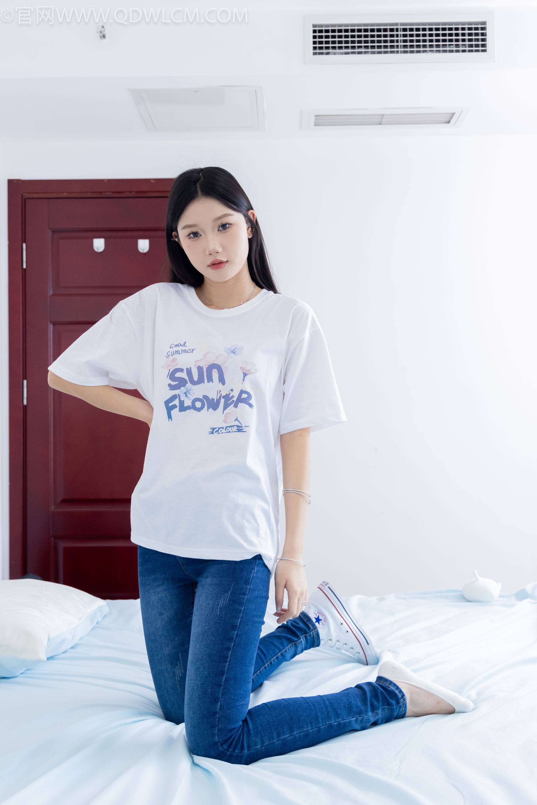 物恋传媒 No.2329 小竹 - 帆布鞋、白船袜、肚子疼揉肚子剧情/(158P)