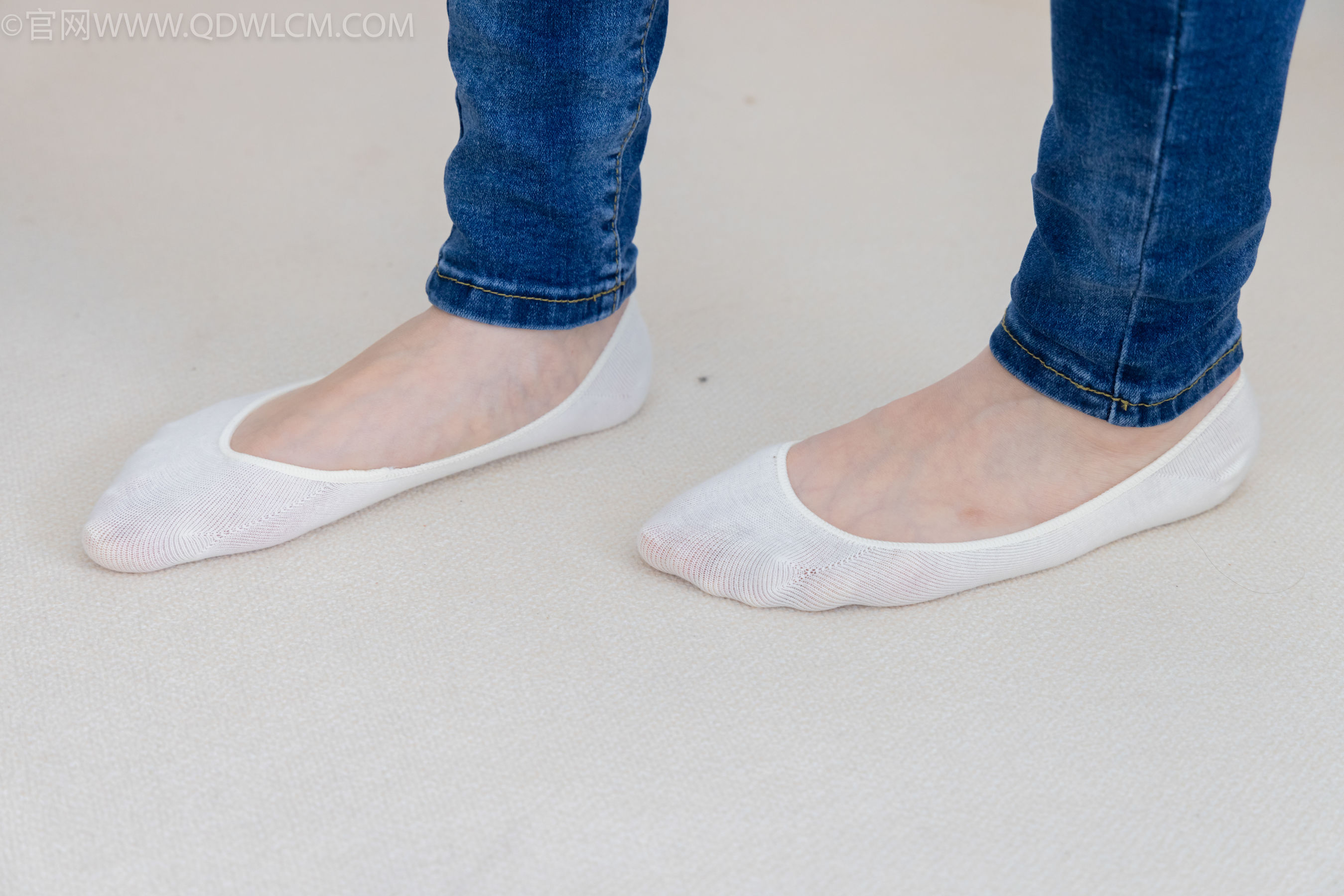 物恋传媒 No.2329 小竹 - 帆布鞋、白船袜、肚子疼揉肚子剧情/(158P)