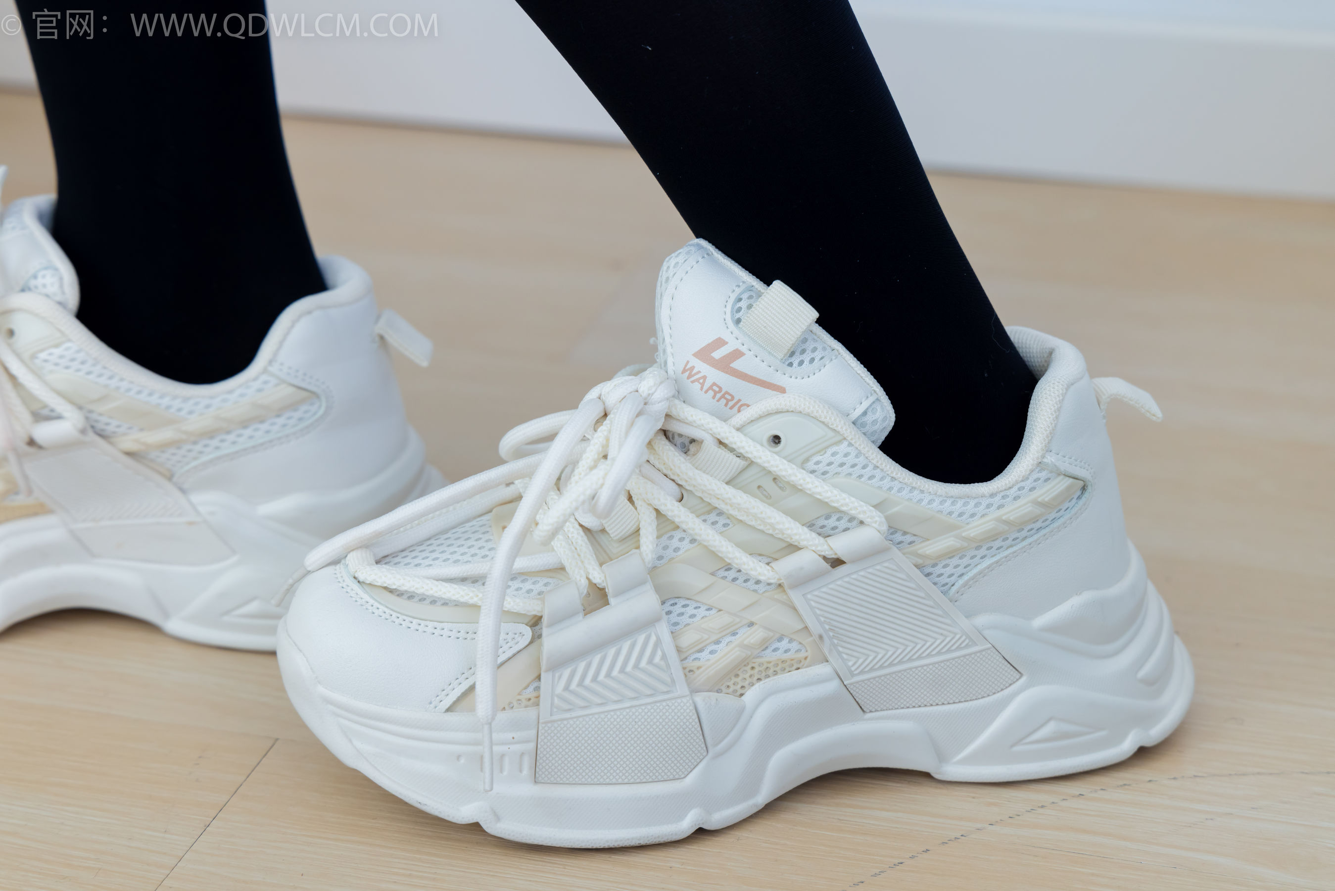 物恋传媒 No.2346 菜菜 - 运动鞋、厚黑丝、裸足/(167P)