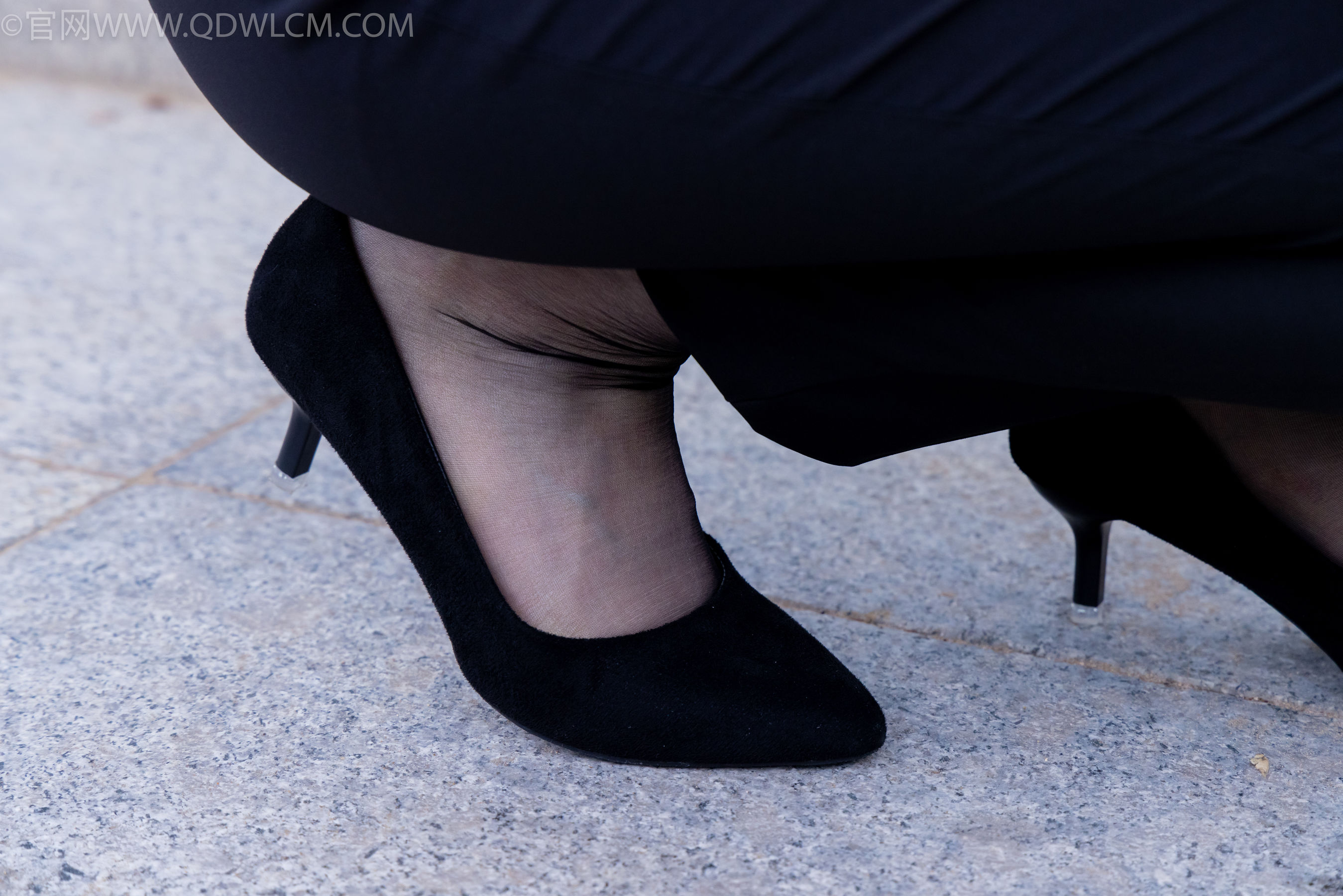 物恋传媒 No.2337 小酒 - 高跟鞋、短黑丝、短白丝/(315P)