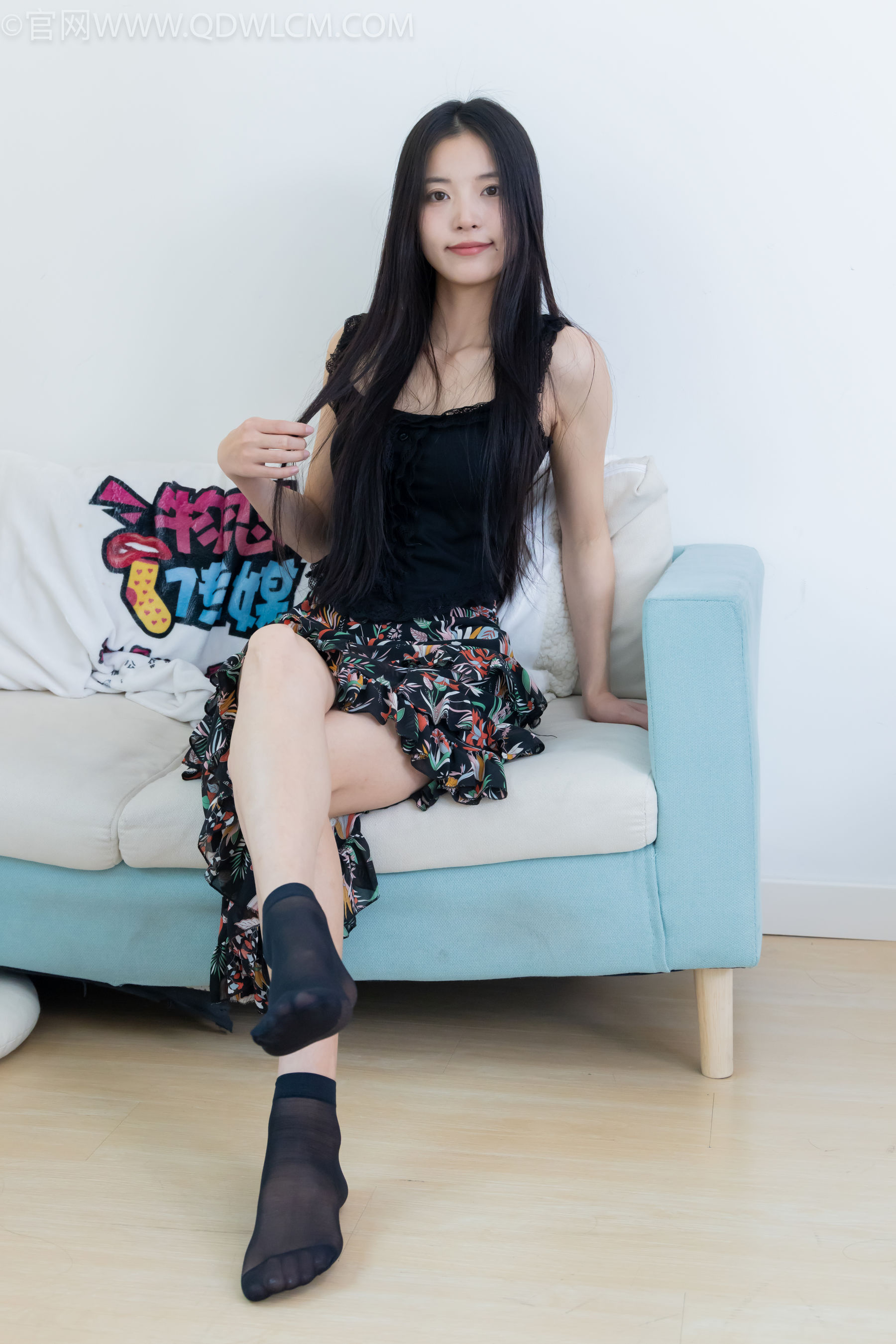 物恋传媒 No.2332 茯苓 - 短靴、短黑丝、裸足/(184P)