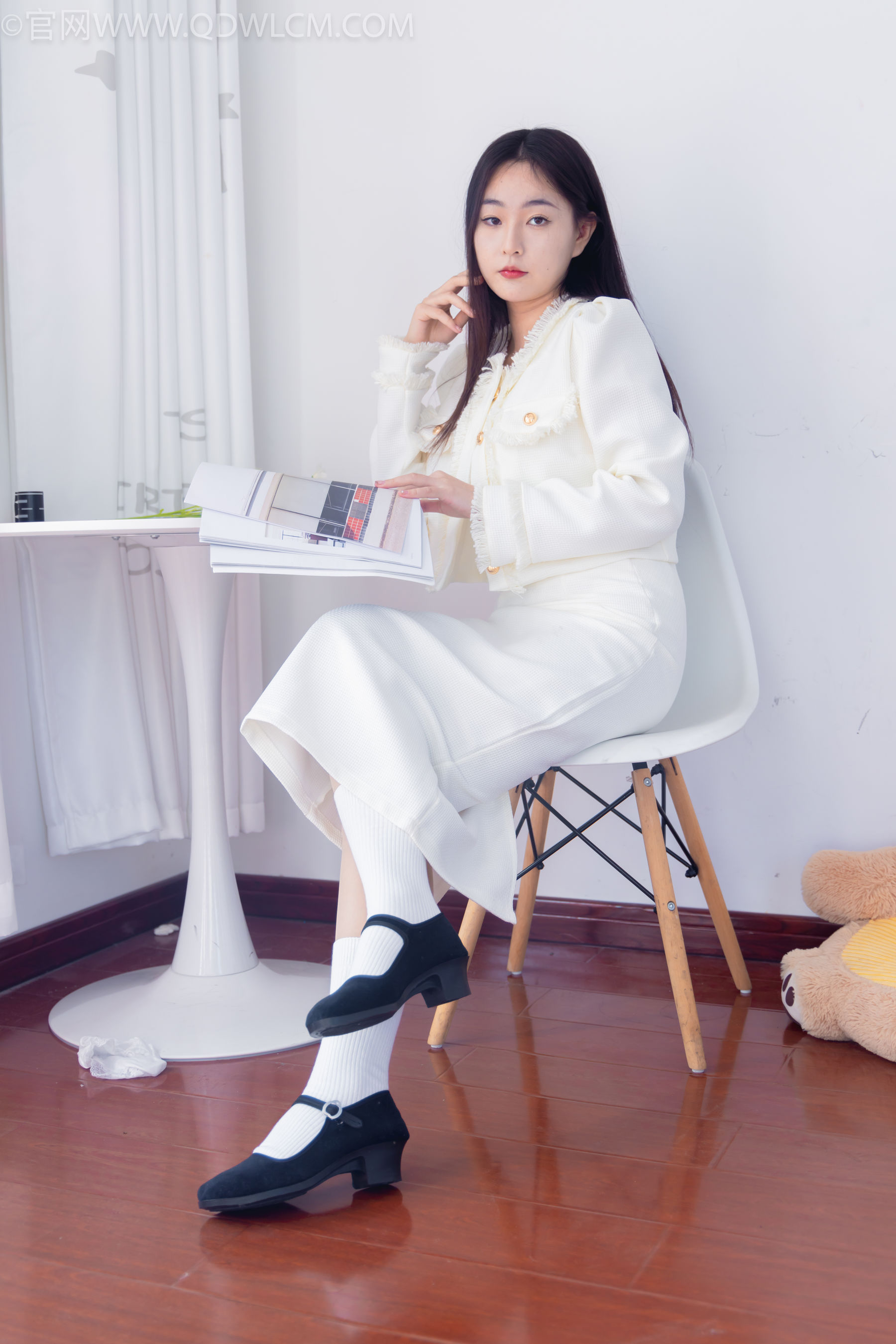 物恋传媒 No.2335 美兔 - 布鞋、长靴、白棉袜、薄肉丝/(227P)