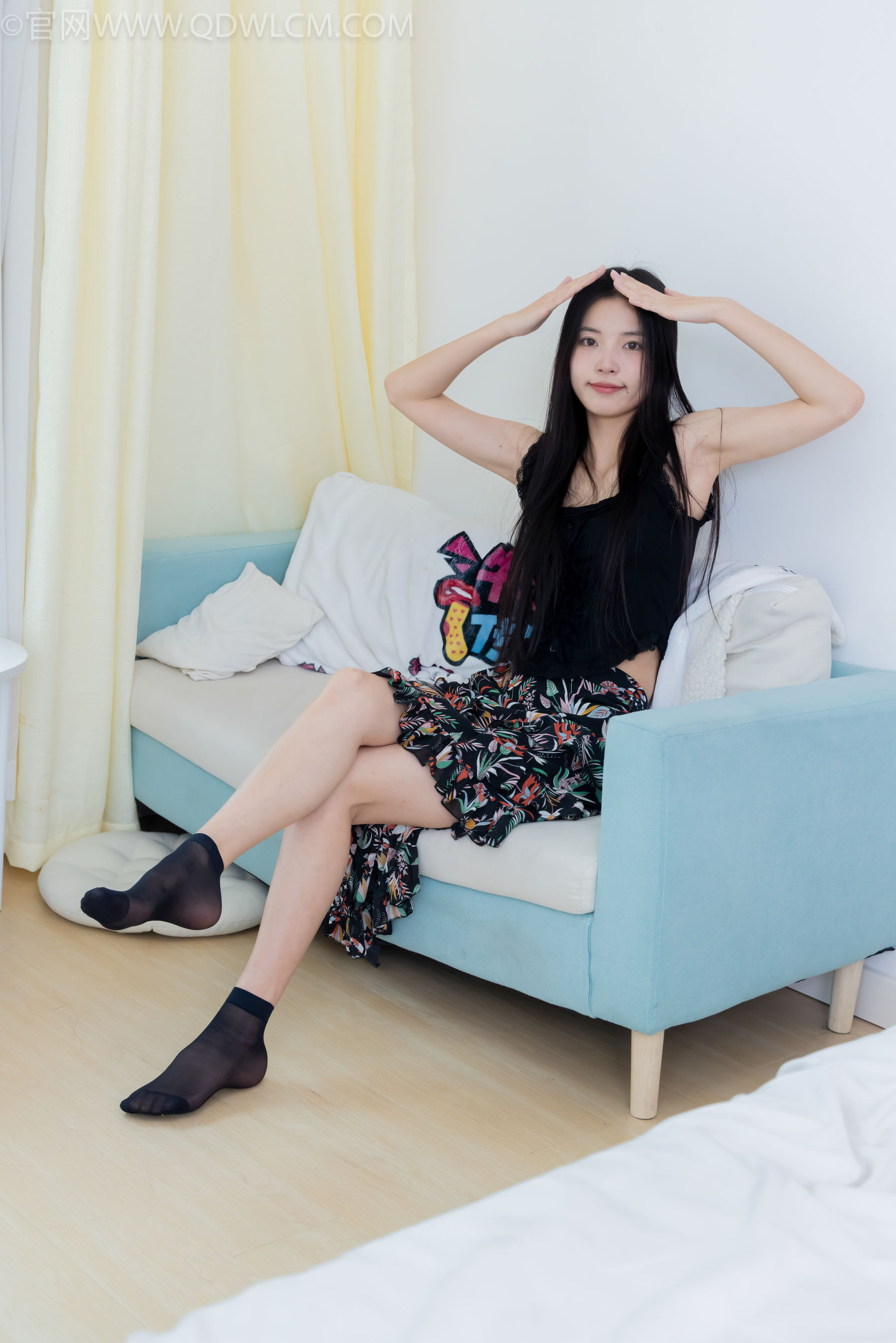 物恋传媒 No.2332 茯苓 - 短靴、短黑丝、裸足/(184P)