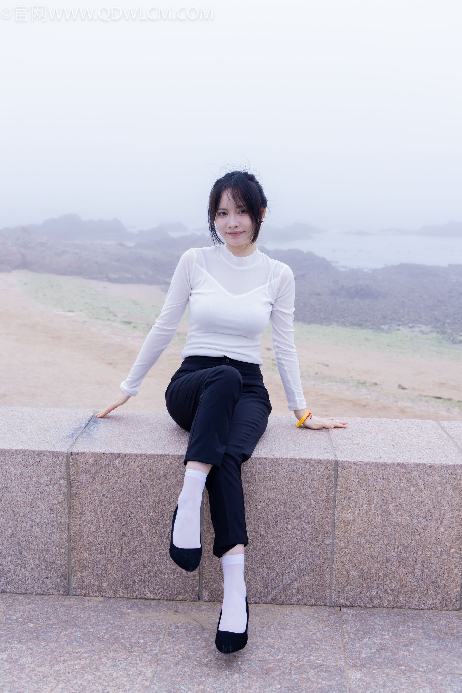 物恋传媒 No.2337 小酒 - 高跟鞋、短黑丝、短白丝/(315P)