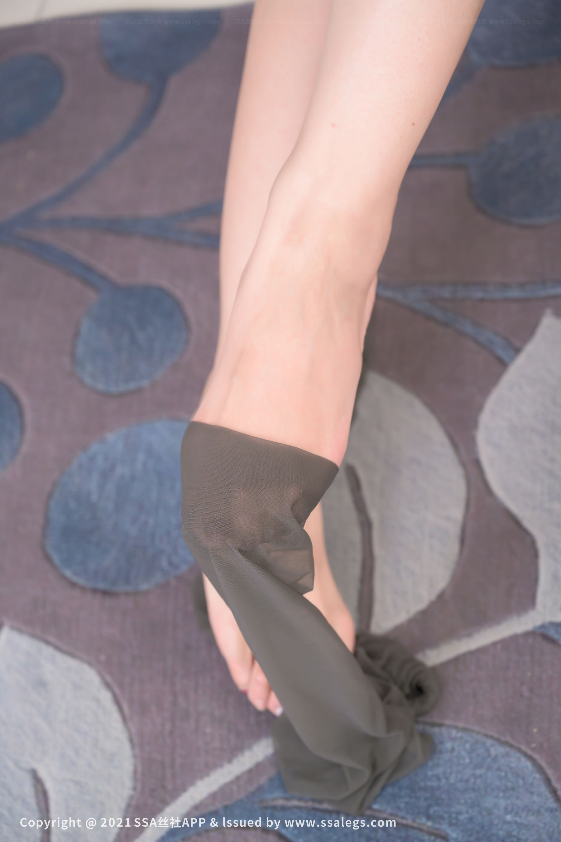 [SSA丝社]超清写真 No.811 模特 小露 的SK品牌灰丝袜（下）/(96P)