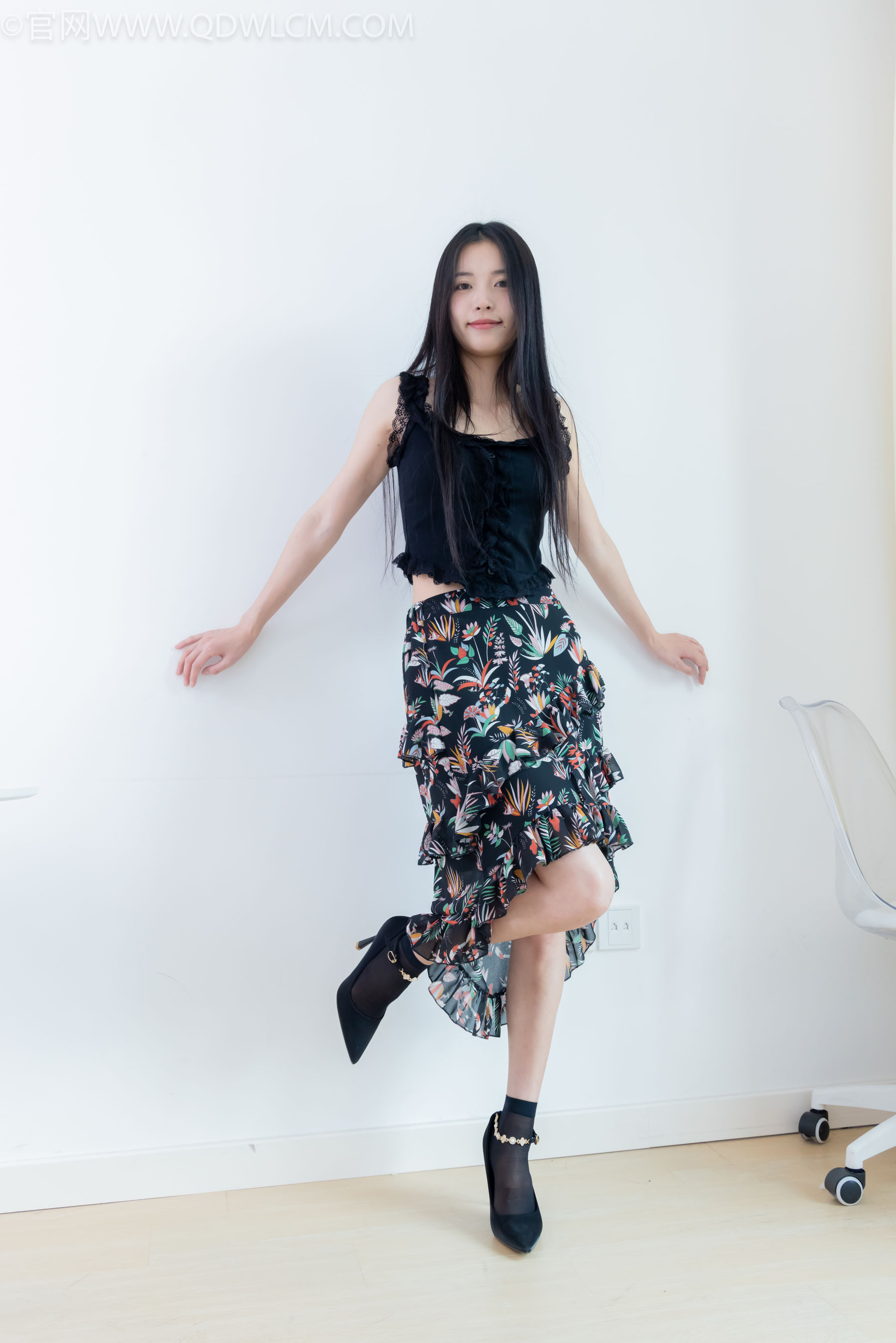 物恋传媒 No.2332 茯苓 - 短靴、短黑丝、裸足/(184P)