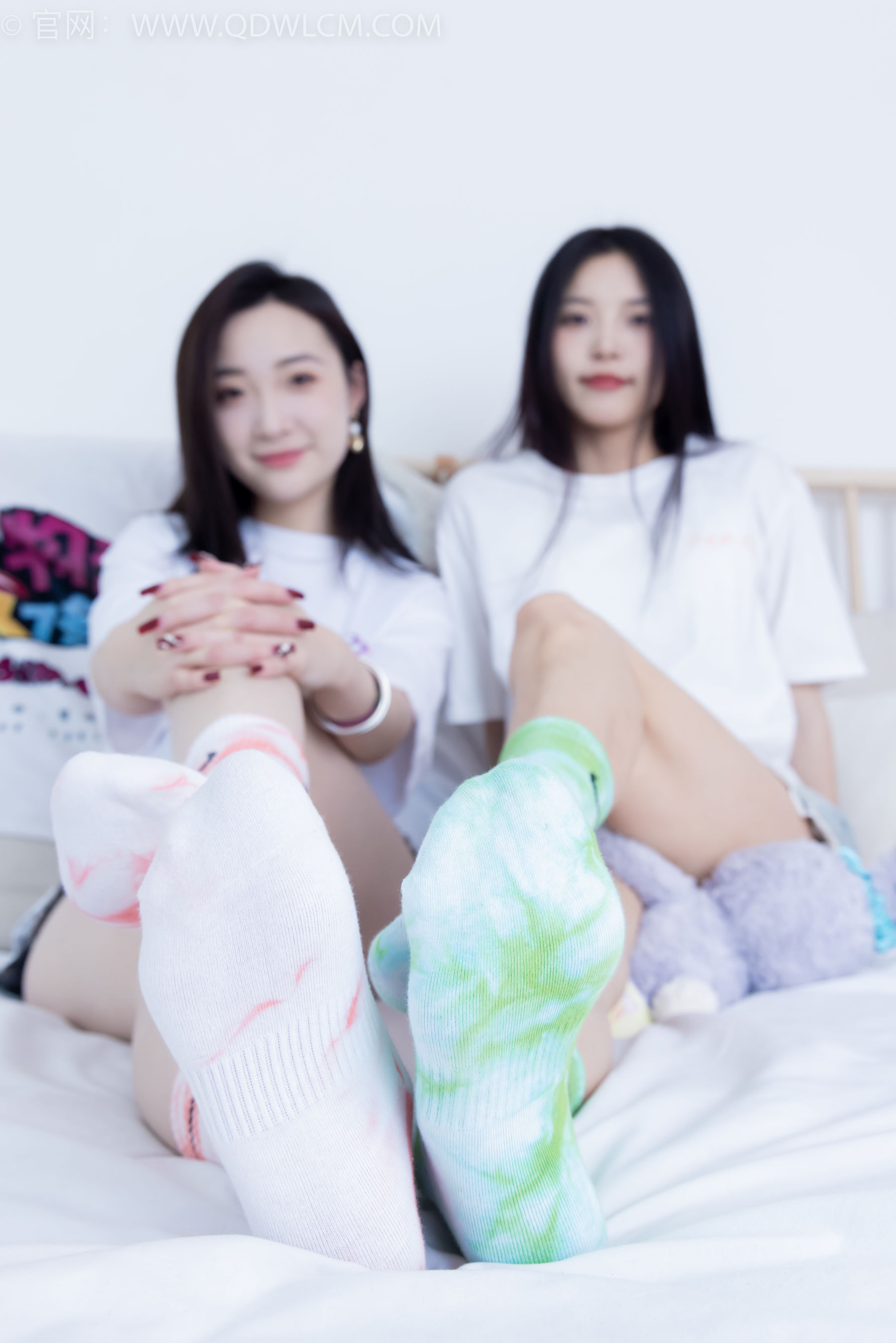 物恋传媒 No.2345 茯苓&恬恬 - 两双板鞋、红棉袜、绿棉袜、裸足/(165P)