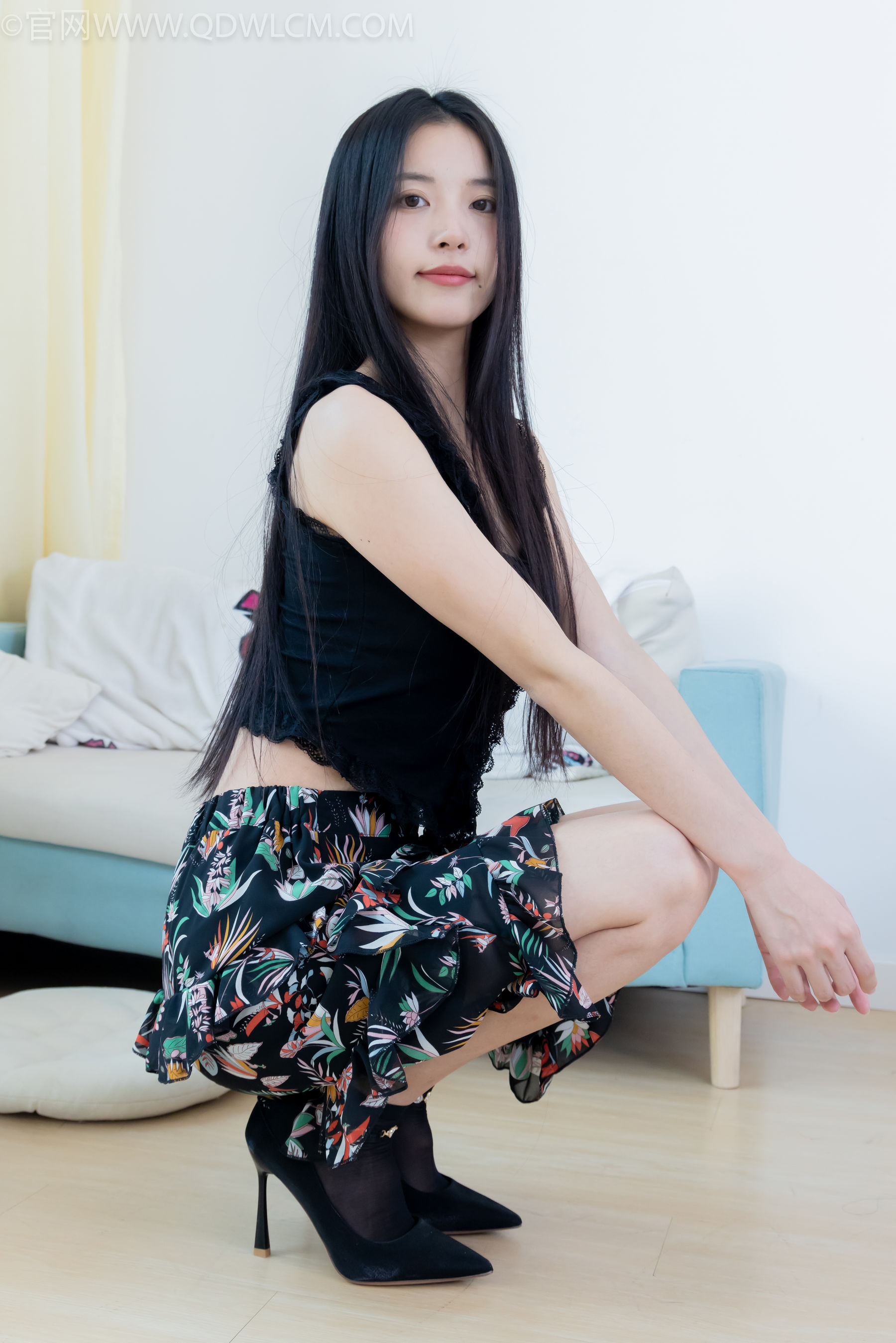 物恋传媒 No.2332 茯苓 - 短靴、短黑丝、裸足/(184P)