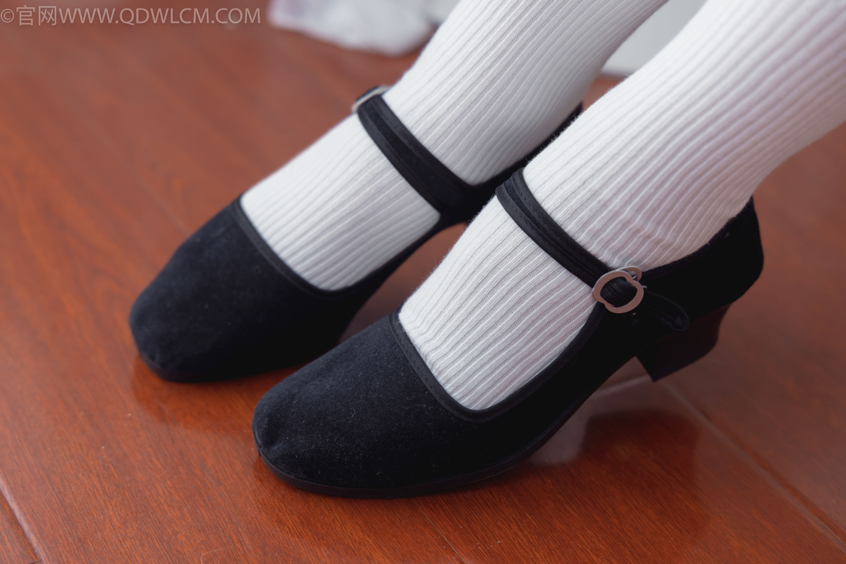 物恋传媒 No.2335 美兔 - 布鞋、长靴、白棉袜、薄肉丝/(227P)