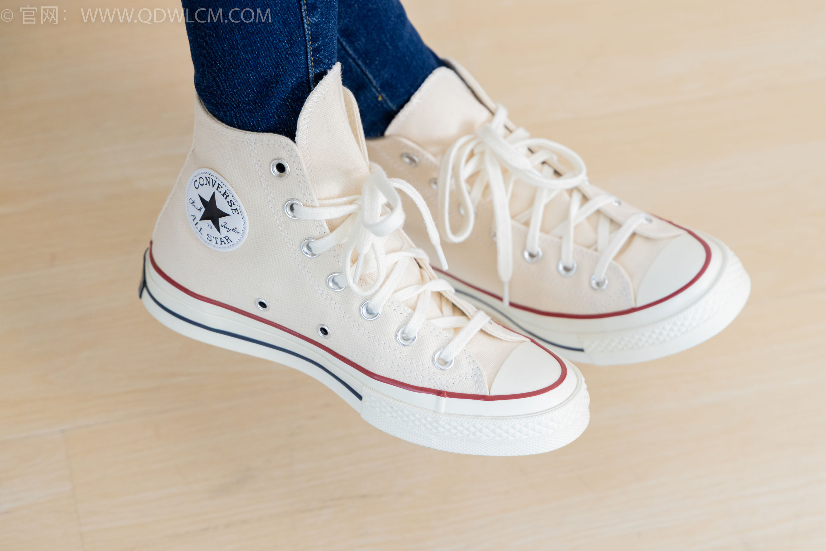 物恋传媒 No.2354 小悦 - 帆布鞋、白棉袜、裸足/(150P)