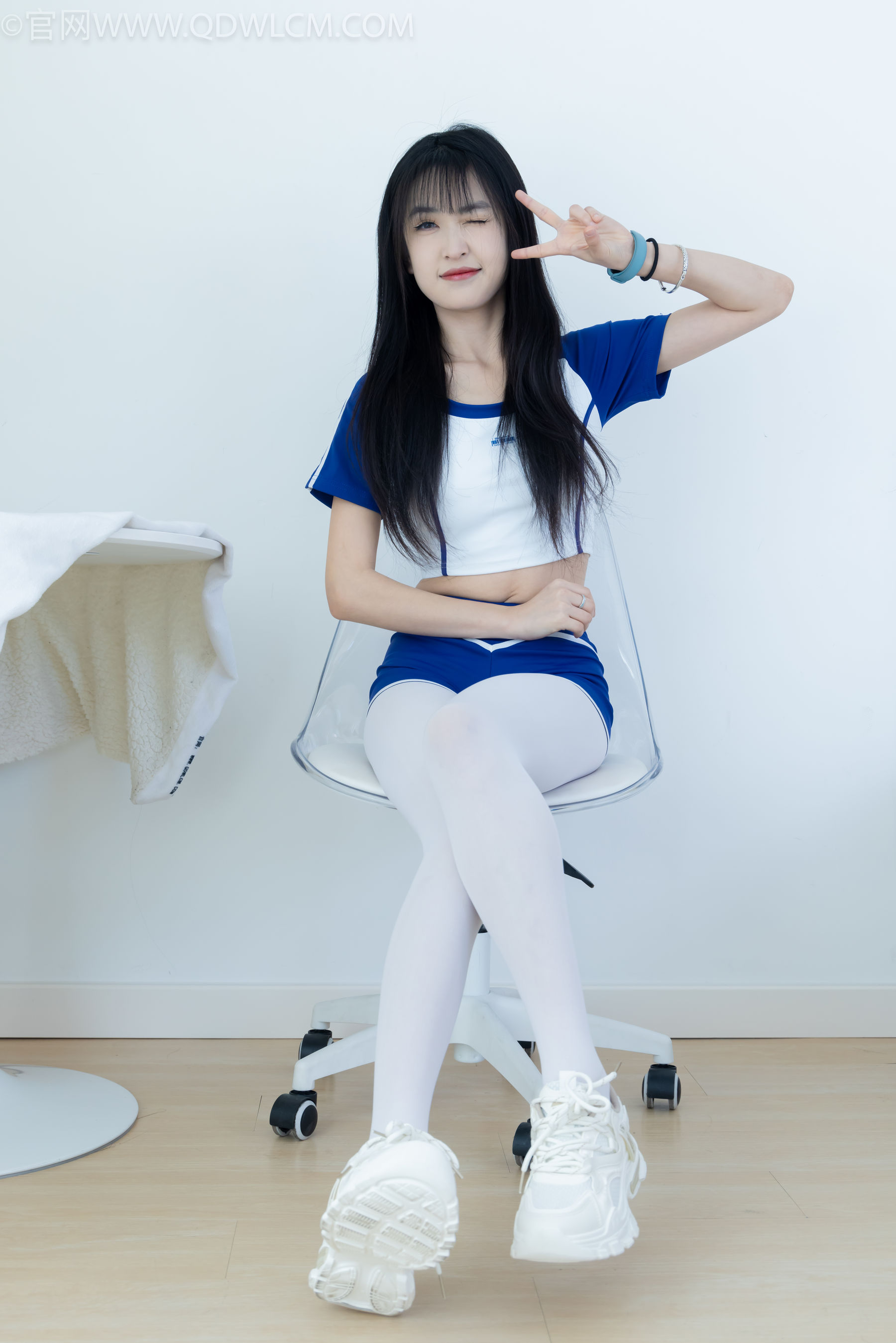 物恋传媒 No.2334 嘉木 - 运动鞋、厚白丝、裸足、裸足/(242P)