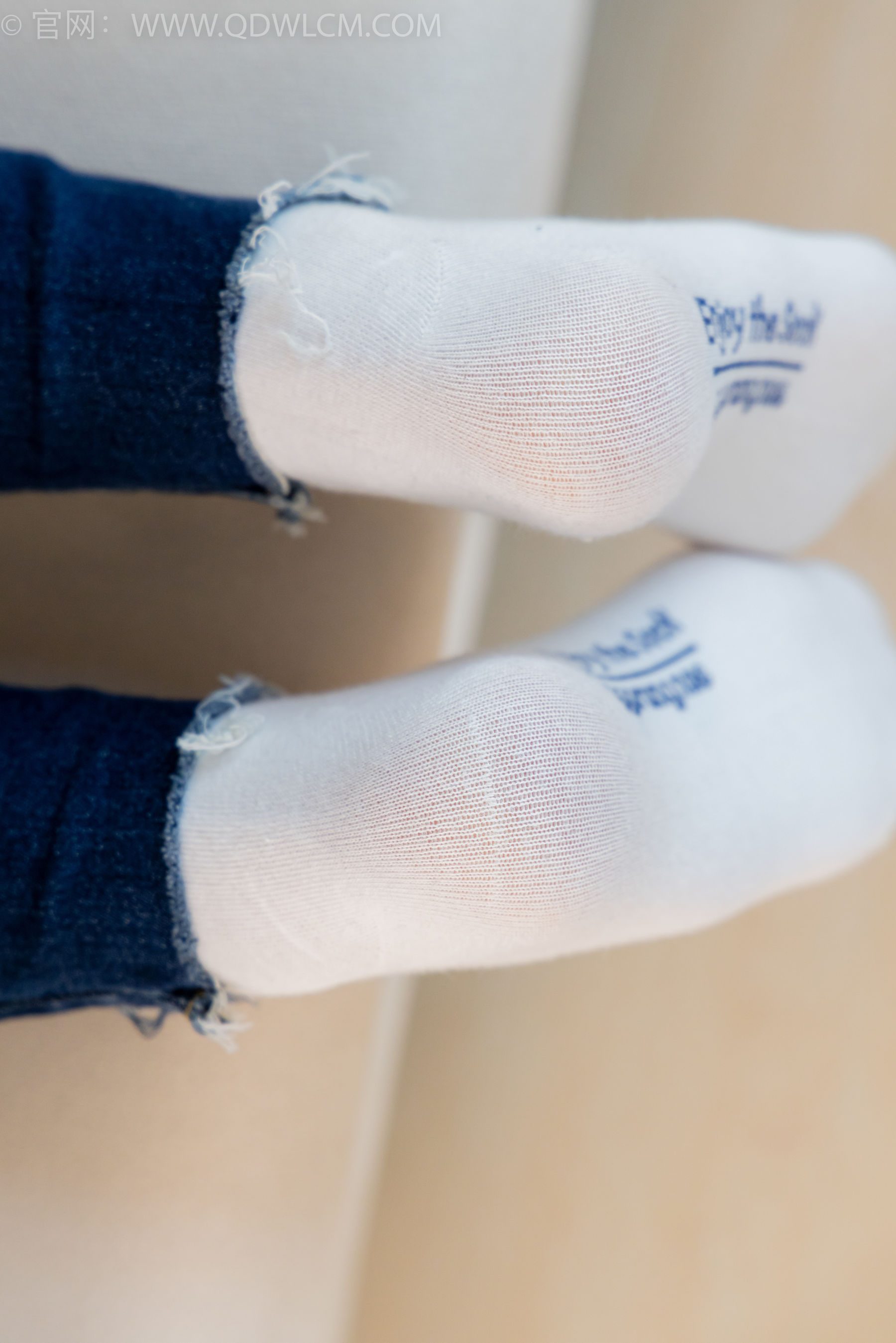 物恋传媒 No.2354 小悦 - 帆布鞋、白棉袜、裸足/(150P)