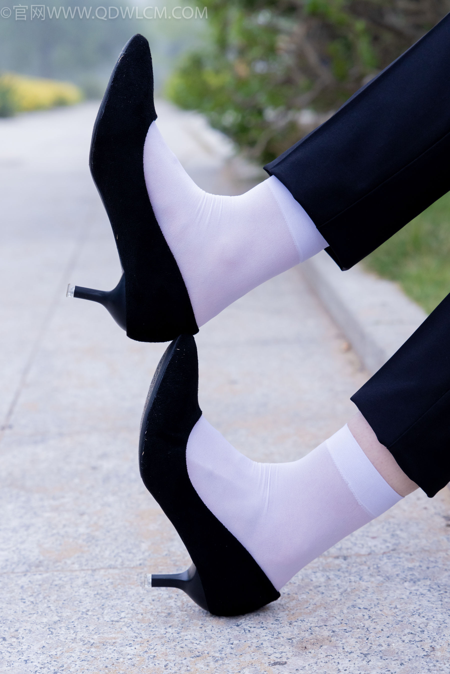 物恋传媒 No.2337 小酒 - 高跟鞋、短黑丝、短白丝/(315P)