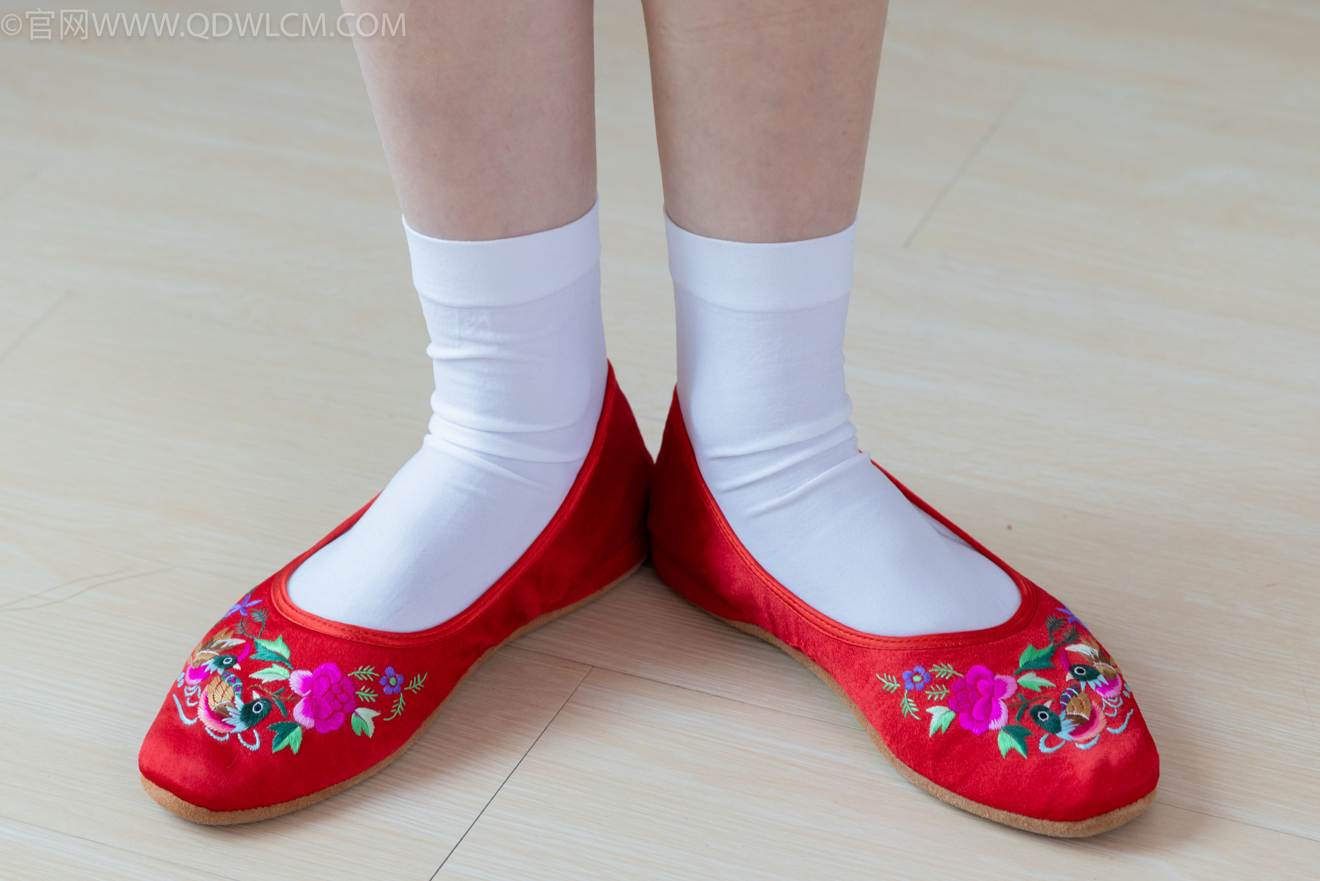 物恋传媒 No.2328 绒绒 - 汉服、布鞋、白棉袜、红色船袜/(174P)