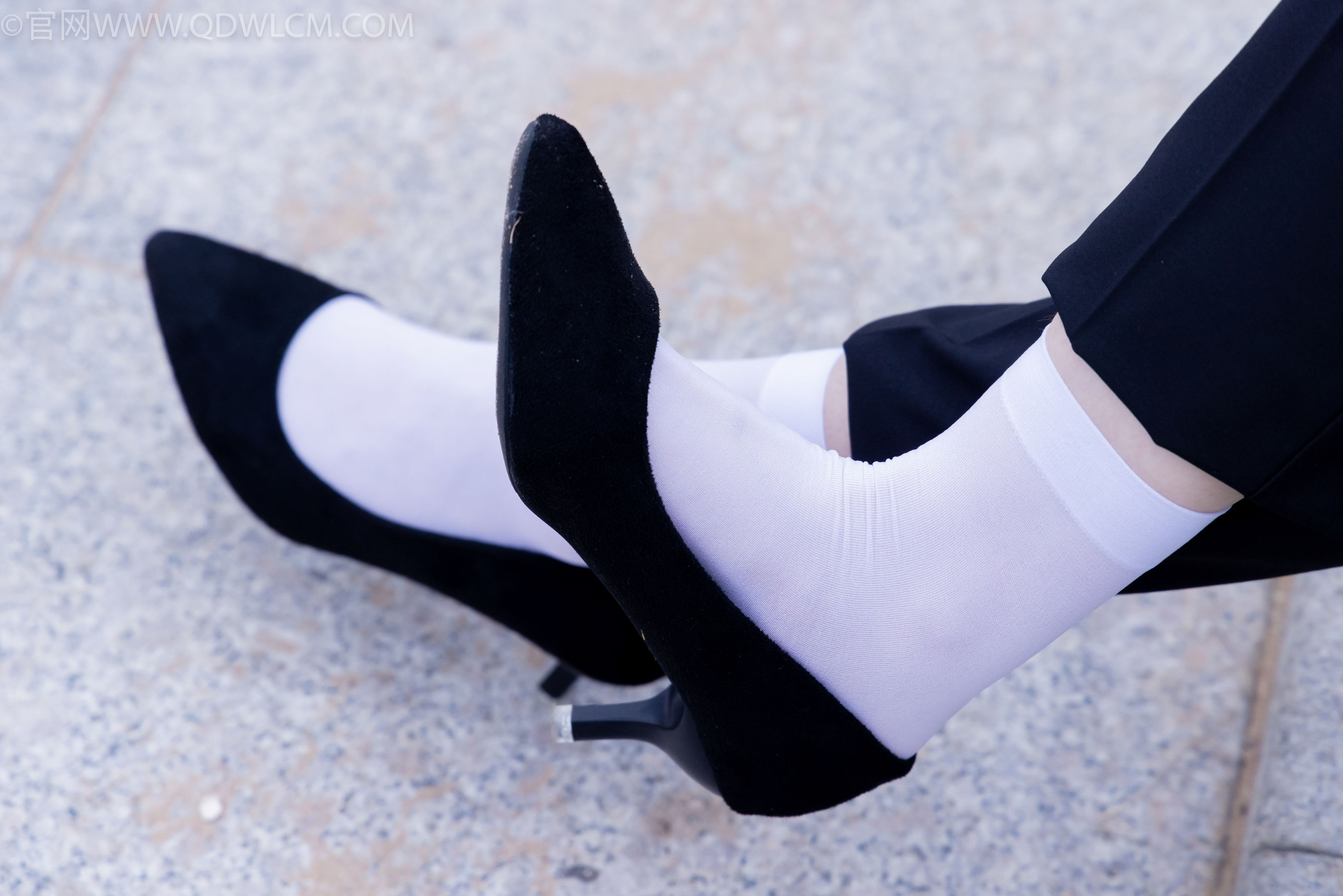 物恋传媒 No.2337 小酒 - 高跟鞋、短黑丝、短白丝/(315P)