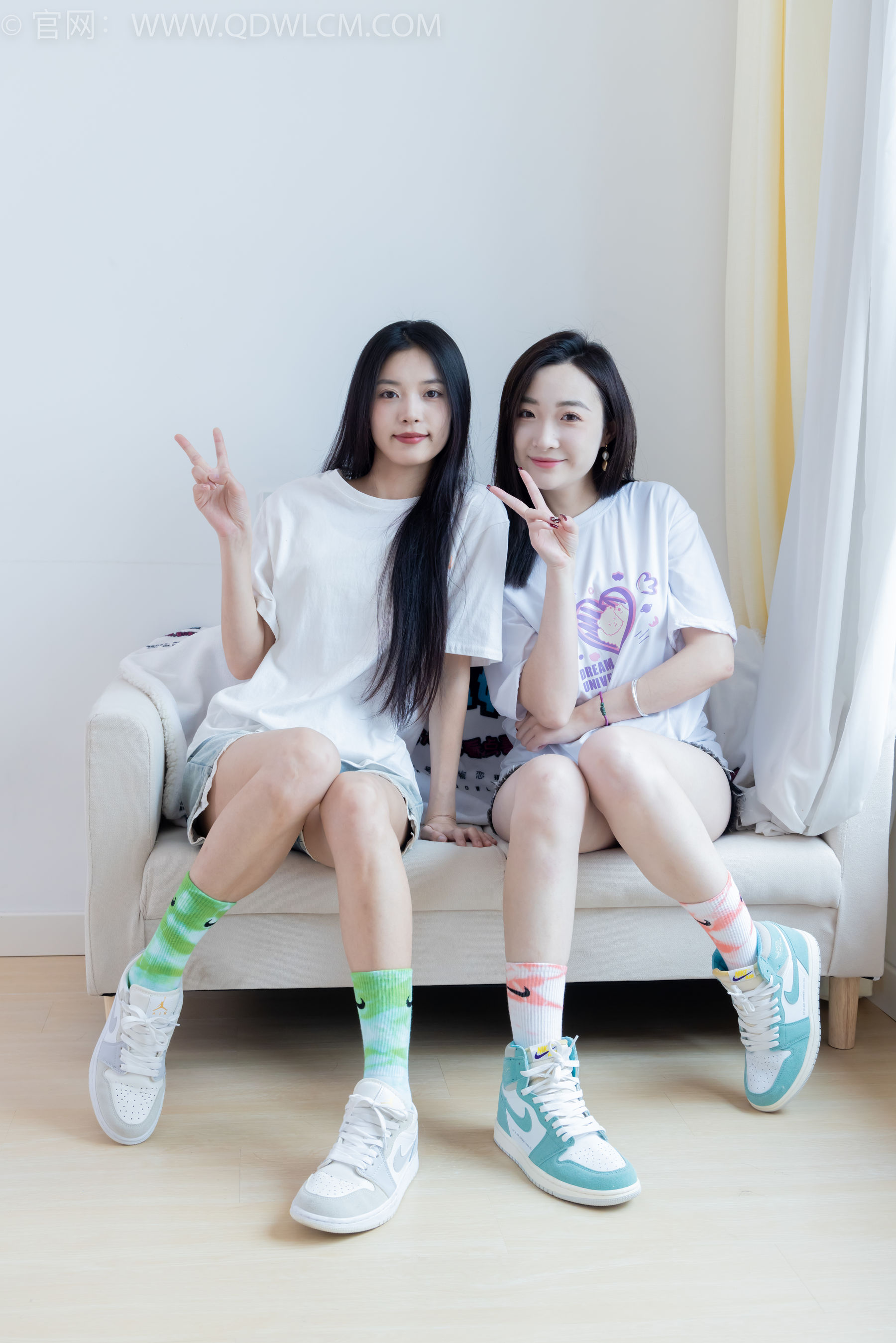 物恋传媒 No.2345 茯苓&恬恬 - 两双板鞋、红棉袜、绿棉袜、裸足/(165P)