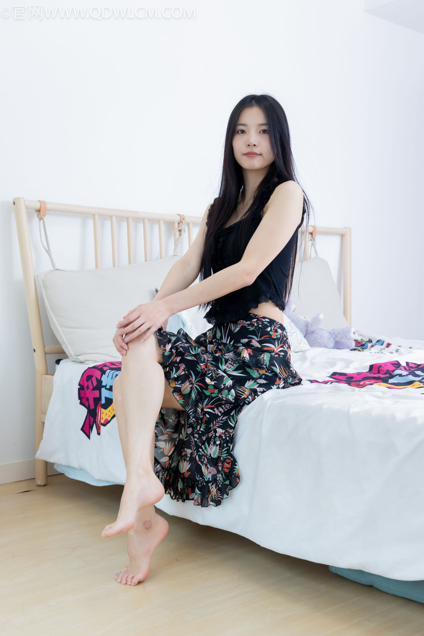 物恋传媒 No.2332 茯苓 - 短靴、短黑丝、裸足/(184P)