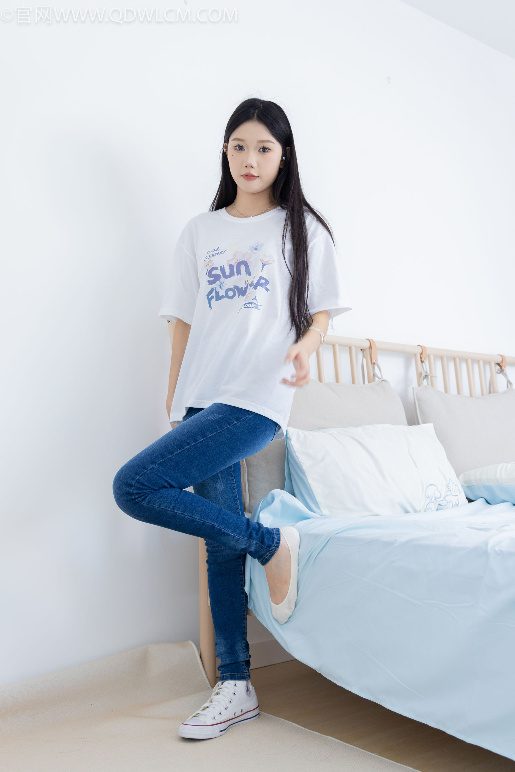 物恋传媒 No.2329 小竹 - 帆布鞋、白船袜、肚子疼揉肚子剧情/(158P)