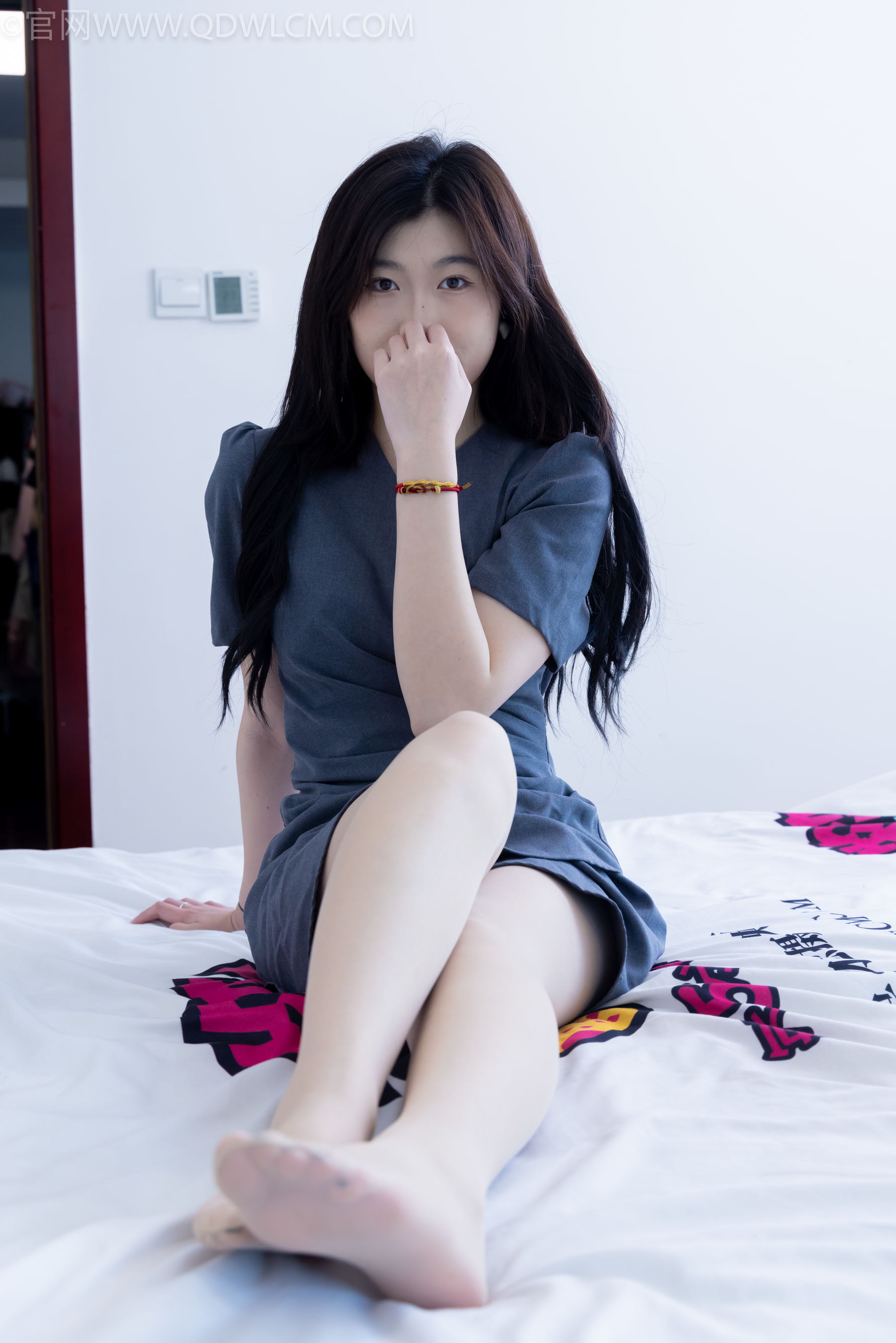 物恋传媒 No.2336 樱桃 - 三双高跟鞋、薄肉丝、裸足/(164P)