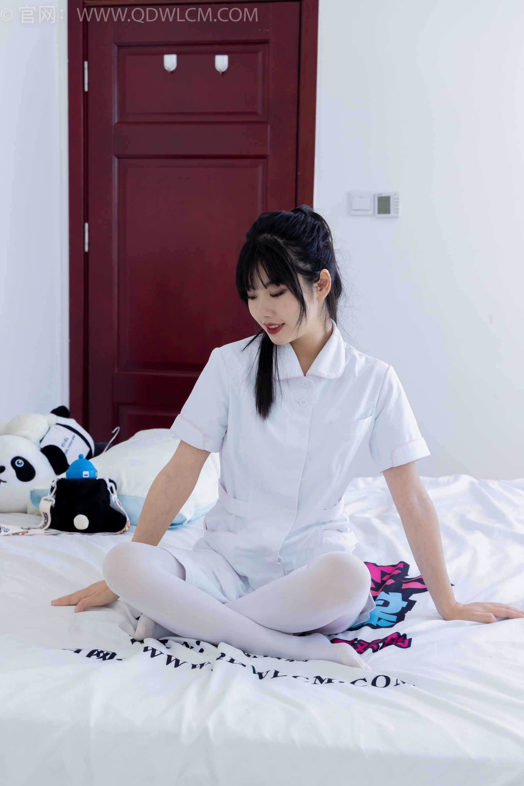 物恋传媒 No.2347 米米 - 板鞋、自然穿脏厚白丝、护士服/(170P)