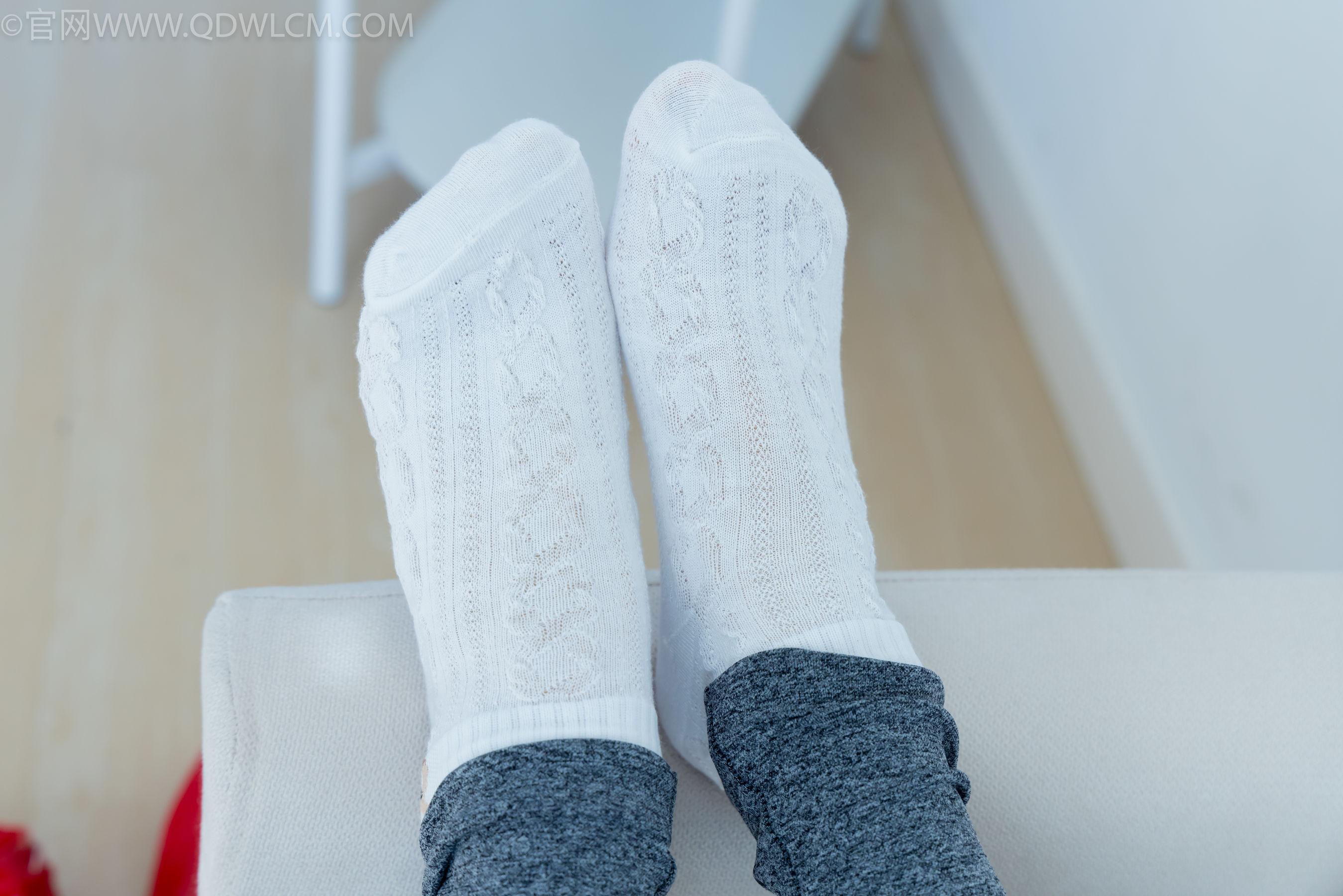 物恋传媒 No.2326 泡泡 - 高跟长靴、白棉袜、裸足/(184P)