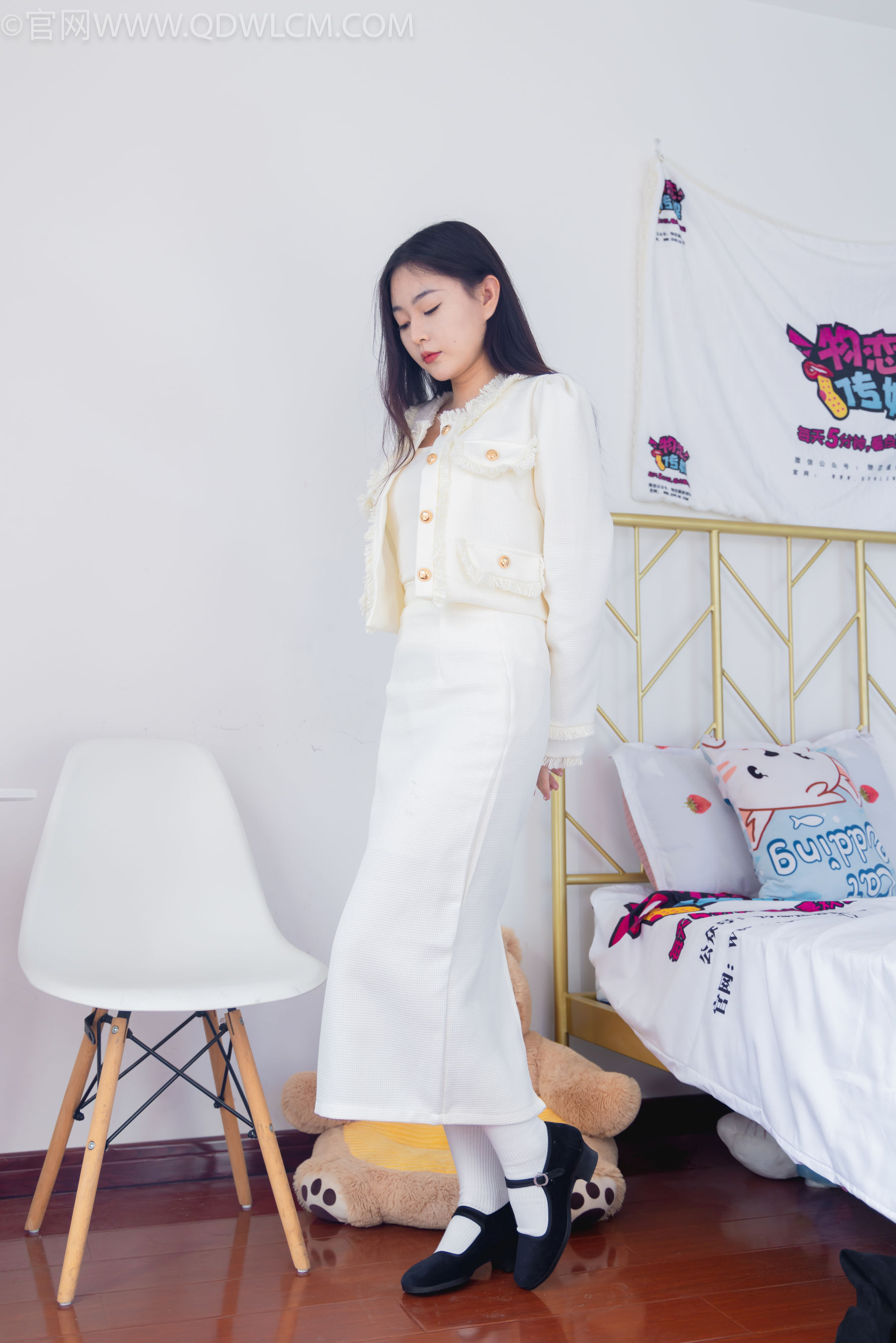 物恋传媒 No.2335 美兔 - 布鞋、长靴、白棉袜、薄肉丝/(227P)