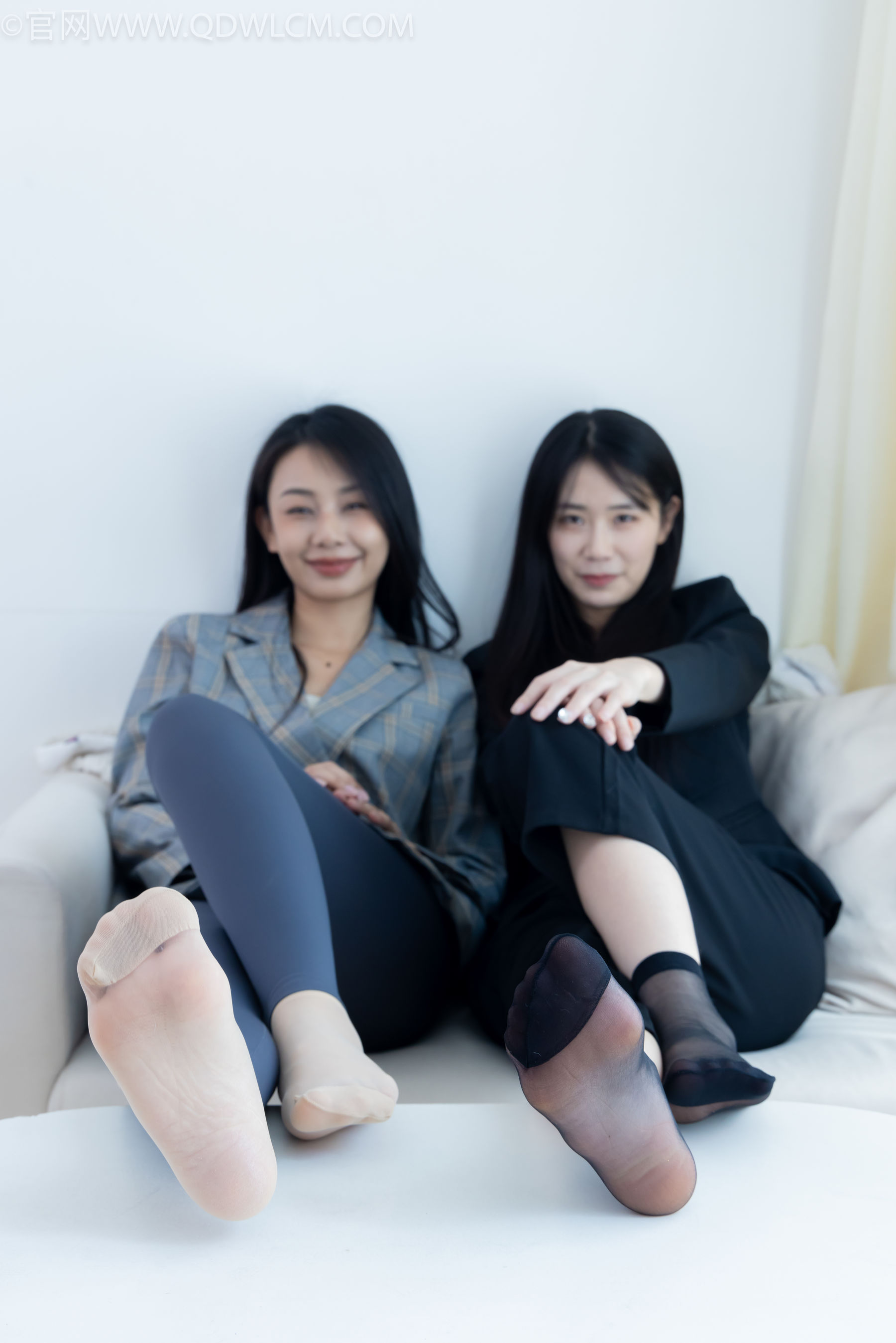 物恋传媒 No.2338 菜菜&岚岚 - 两双平底鞋、短黑丝、短肉丝/(169P)