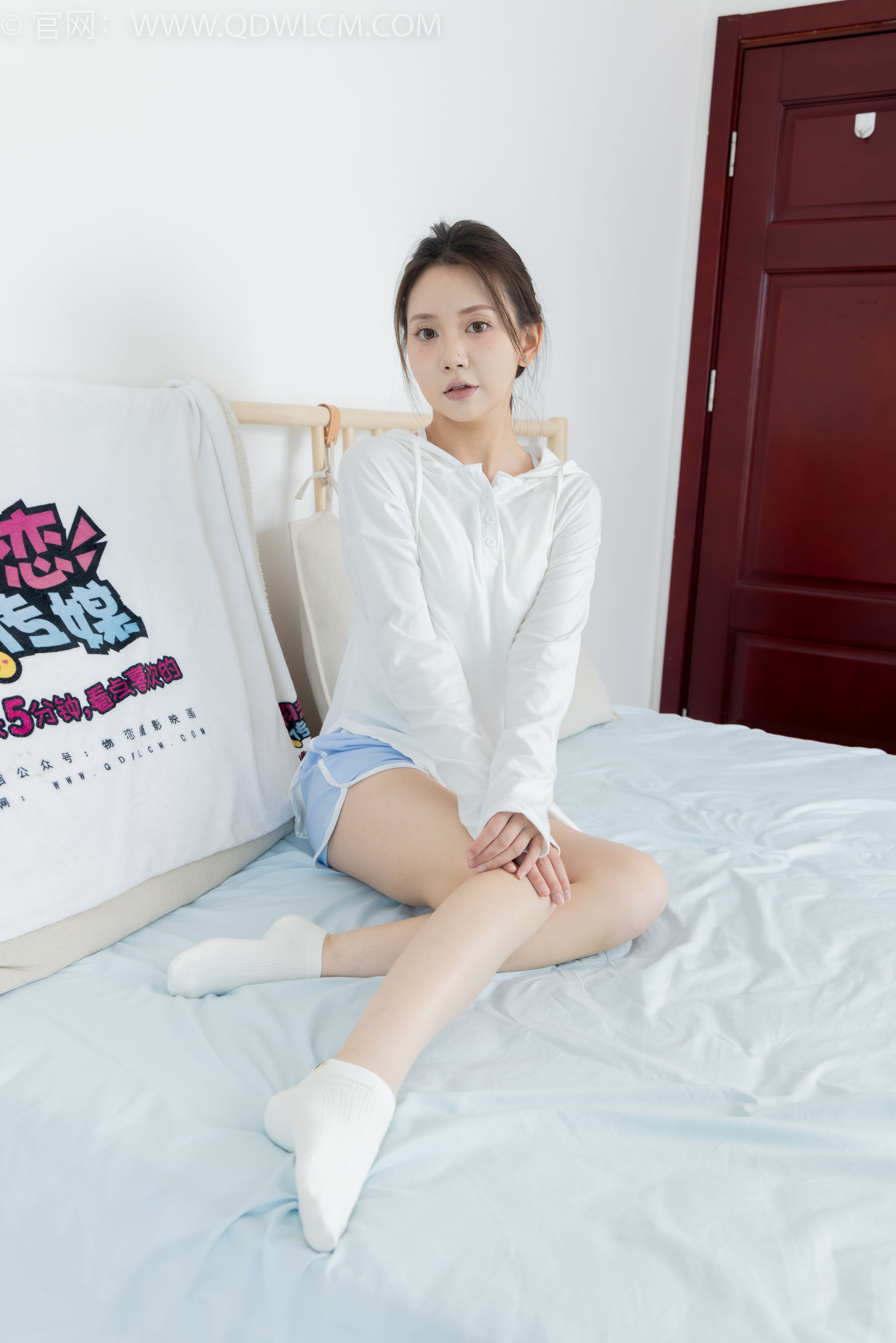 物恋传媒 No.2348 小曦 - 板鞋、白棉袜、裸足/(155P)