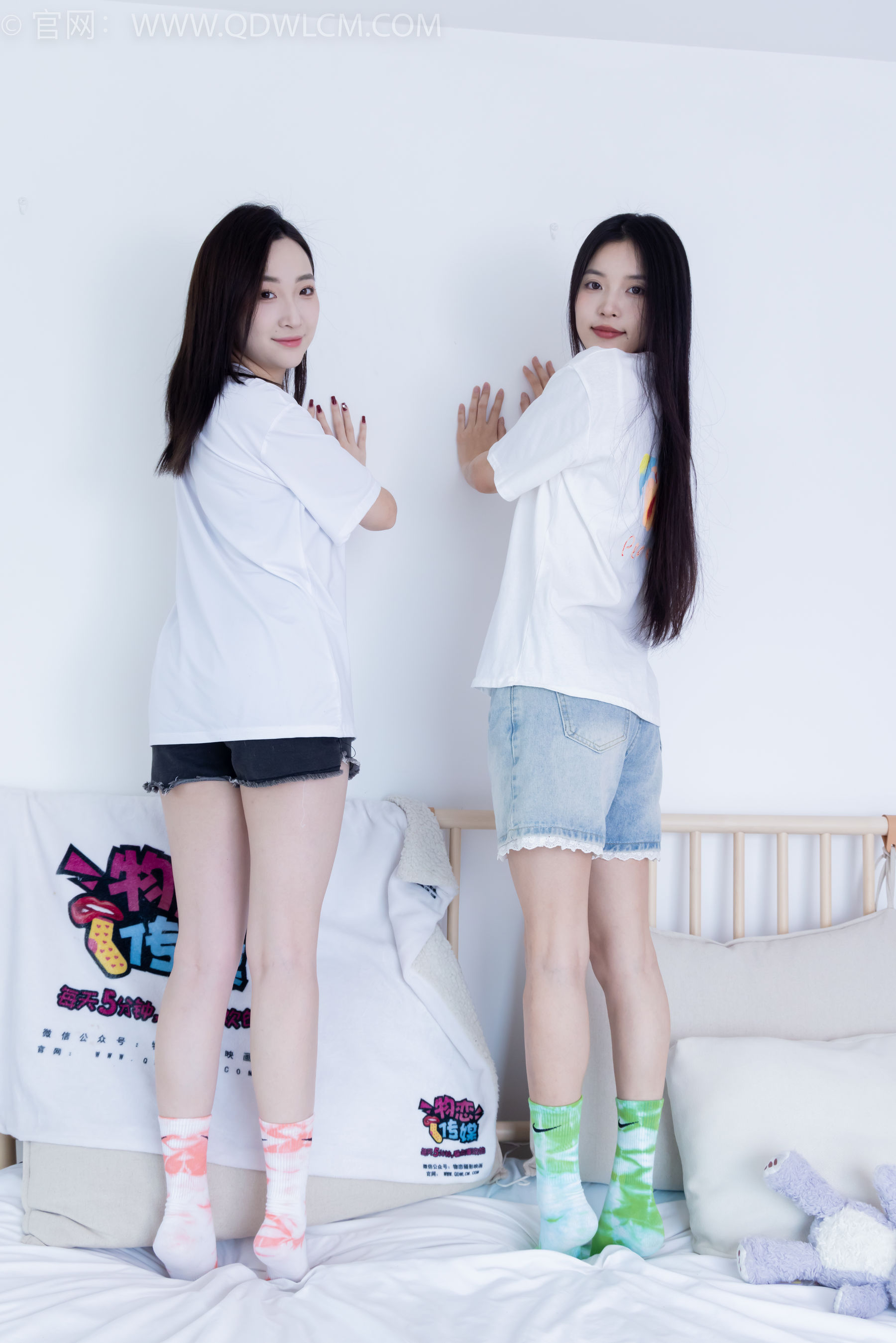 物恋传媒 No.2345 茯苓&恬恬 - 两双板鞋、红棉袜、绿棉袜、裸足/(165P)