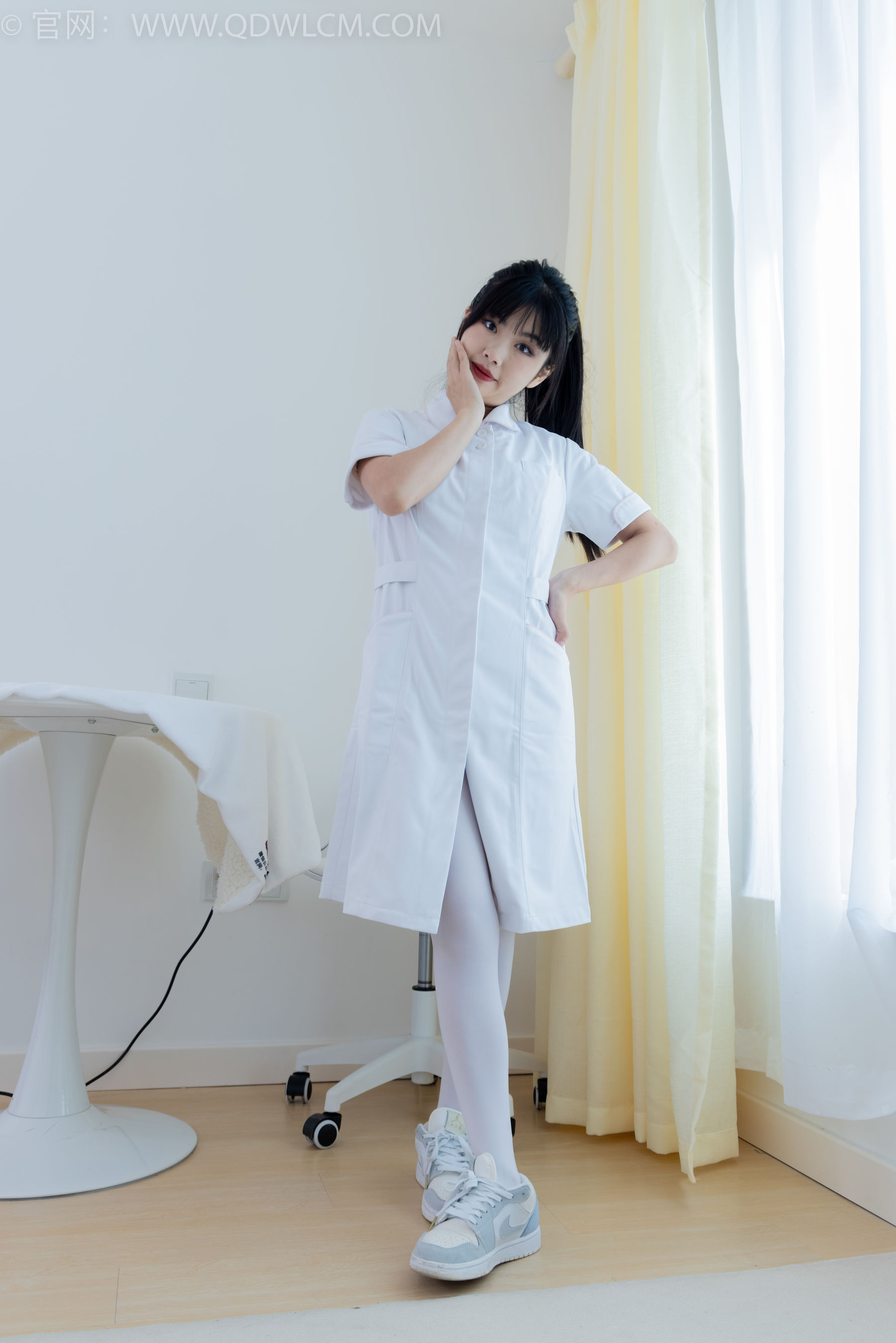 物恋传媒 No.2347 米米 - 板鞋、自然穿脏厚白丝、护士服/(170P)