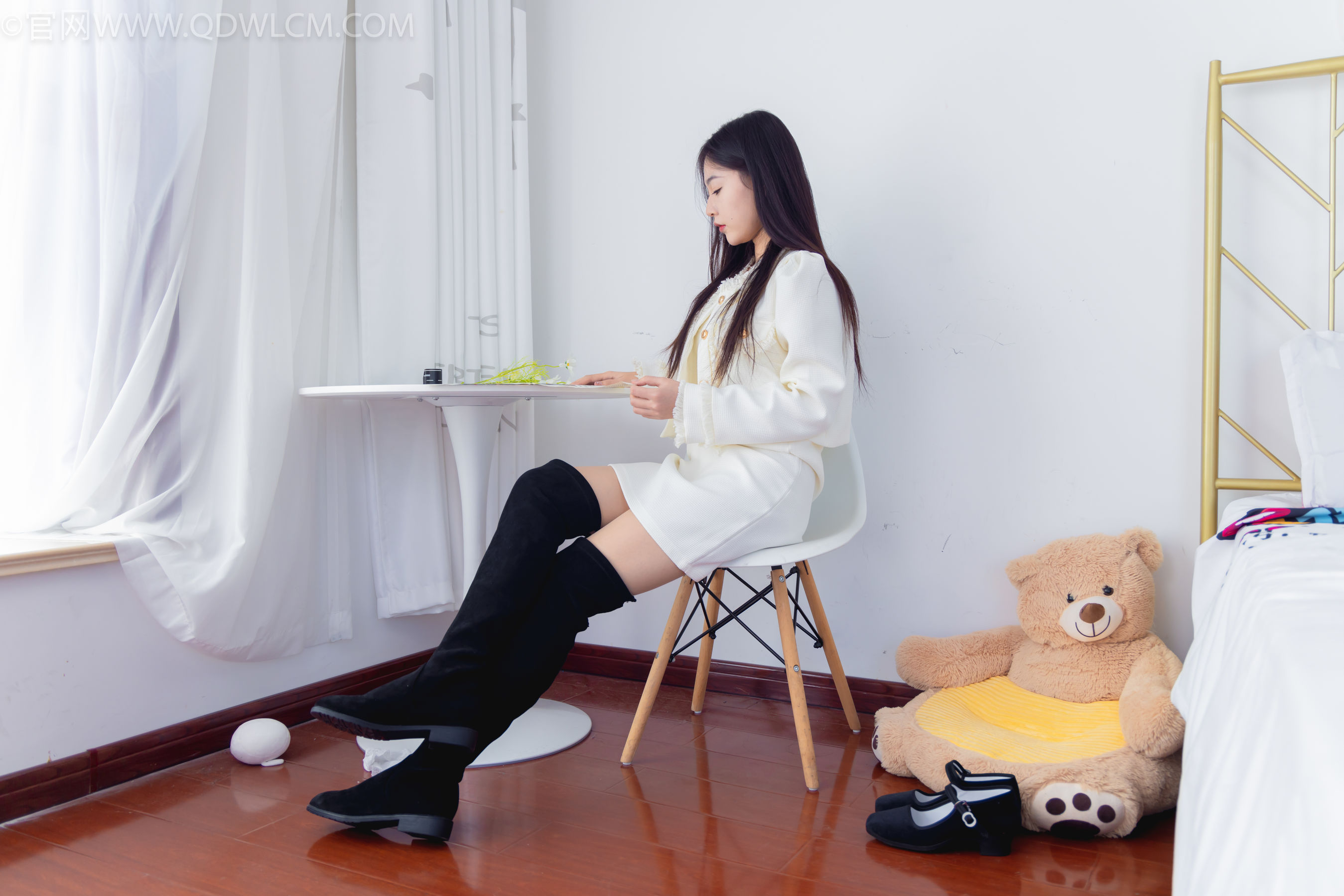 物恋传媒 No.2335 美兔 - 布鞋、长靴、白棉袜、薄肉丝/(227P)