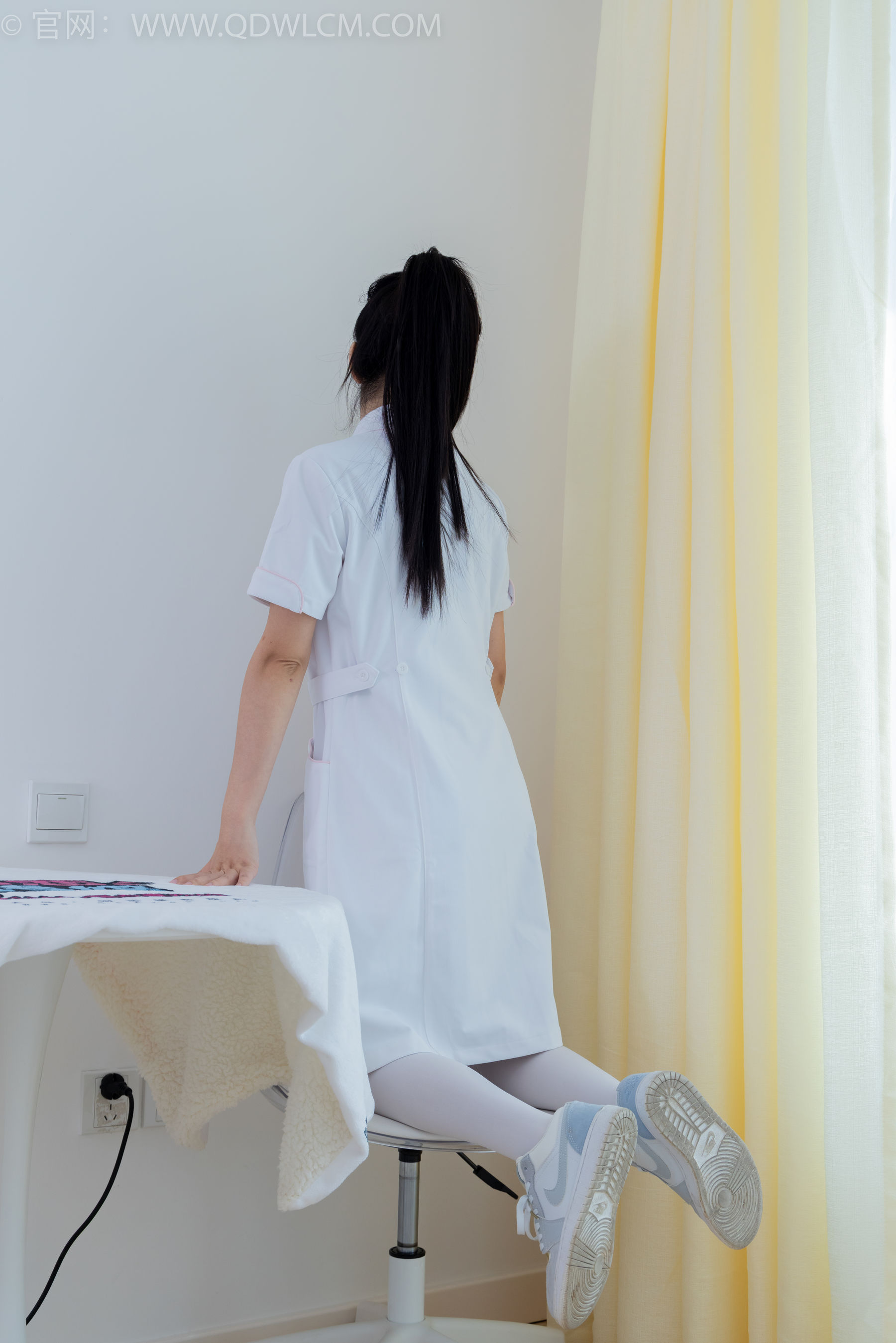 物恋传媒 No.2347 米米 - 板鞋、自然穿脏厚白丝、护士服/(170P)