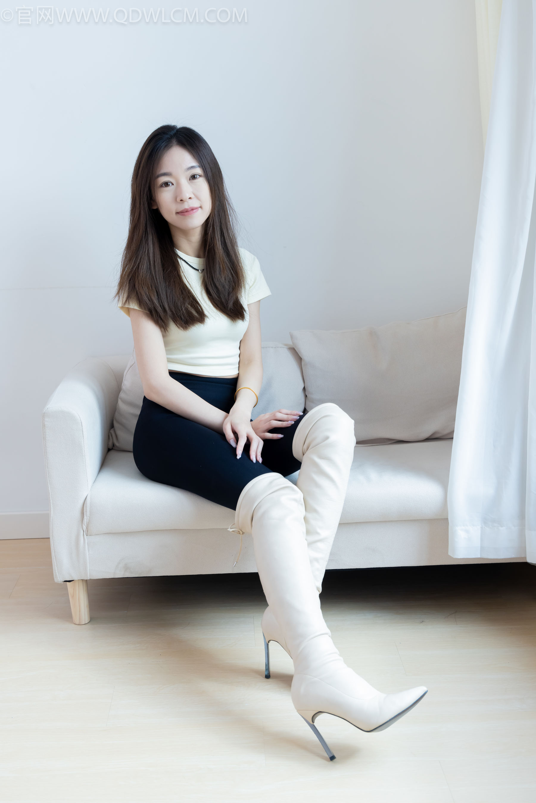 物恋传媒 No.2339 婷婷 - 长靴、白棉袜、裸足/(175P)