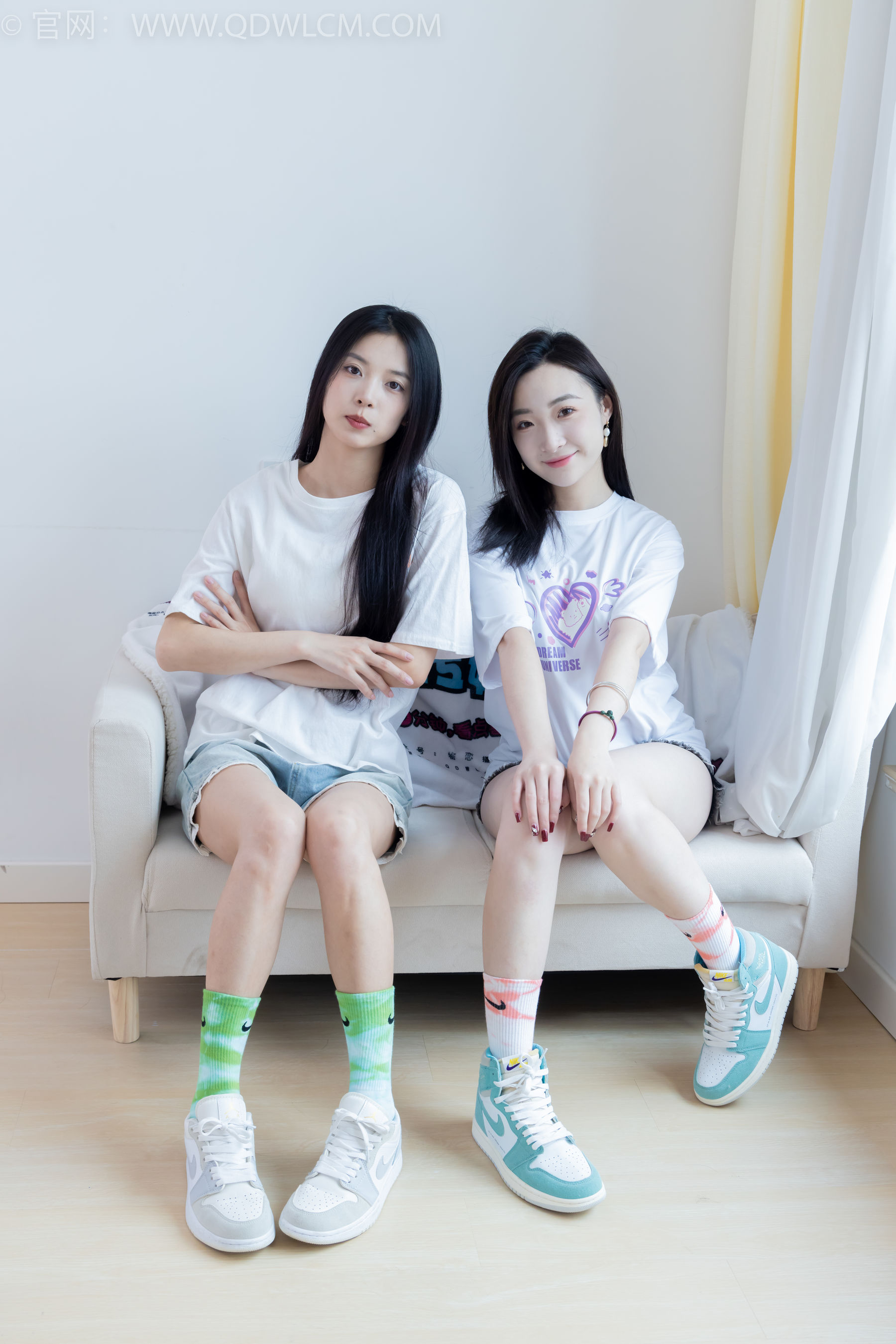 物恋传媒 No.2345 茯苓&恬恬 - 两双板鞋、红棉袜、绿棉袜、裸足/(165P)