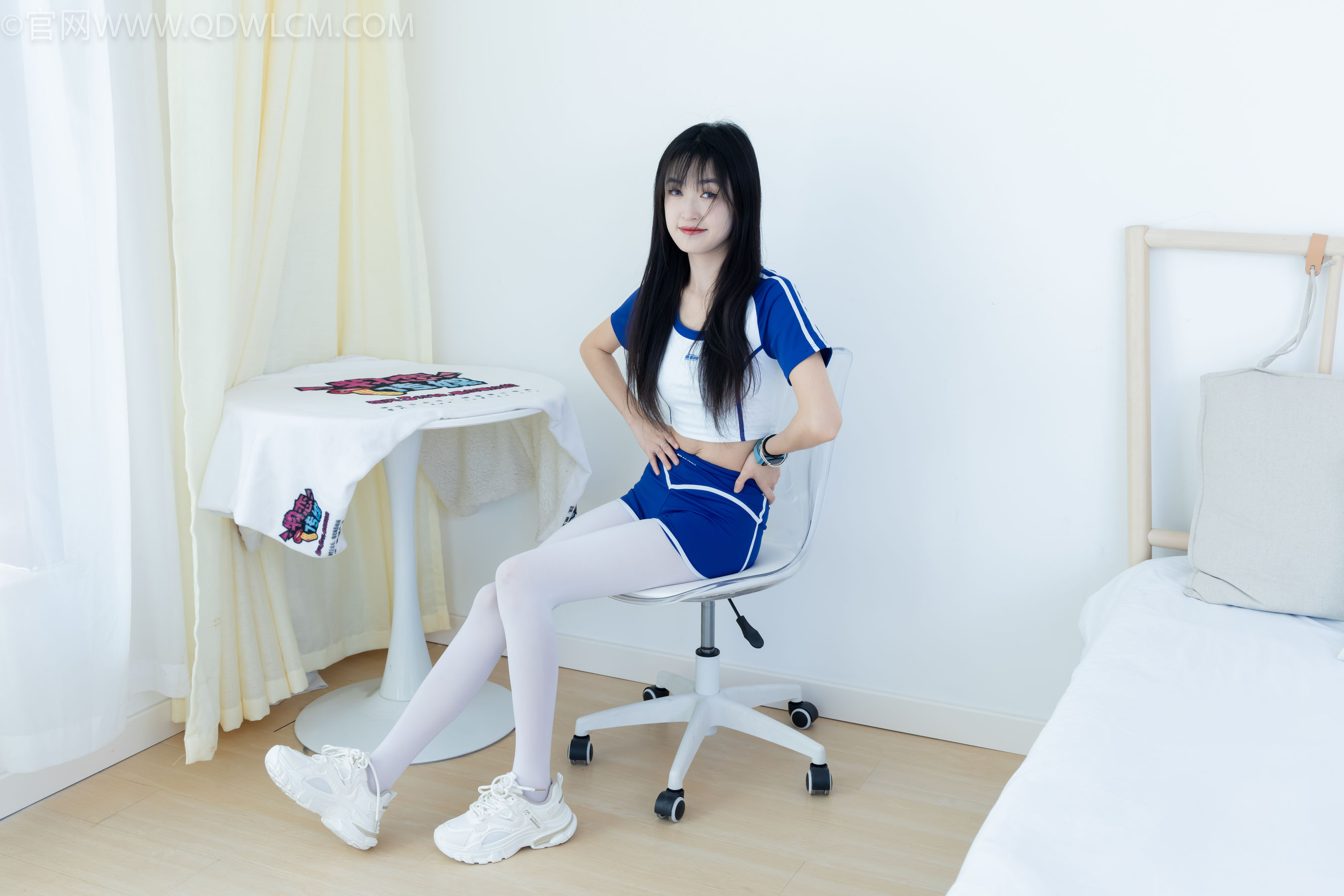 物恋传媒 No.2334 嘉木 - 运动鞋、厚白丝、裸足、裸足/(242P)