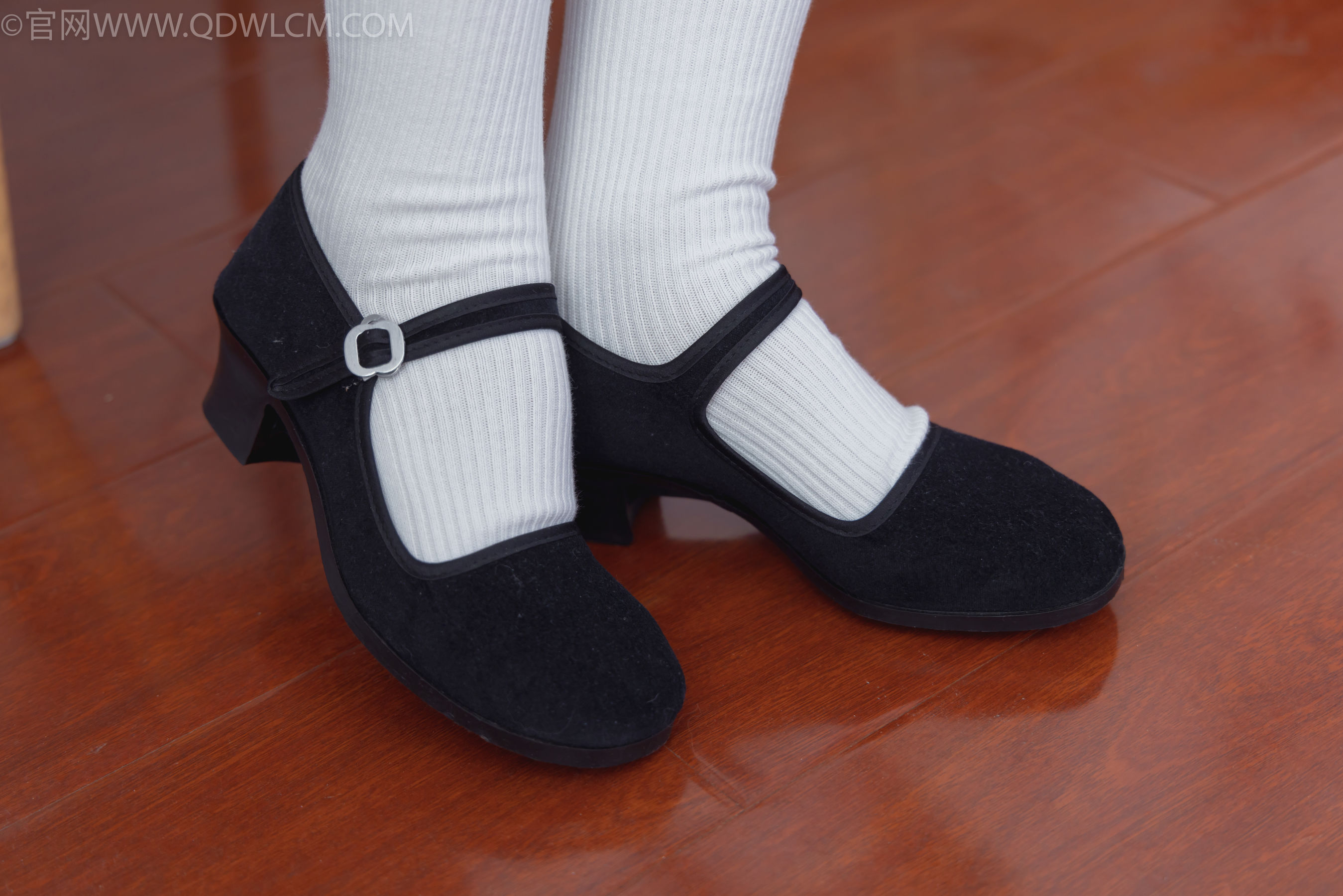 物恋传媒 No.2335 美兔 - 布鞋、长靴、白棉袜、薄肉丝/(227P)