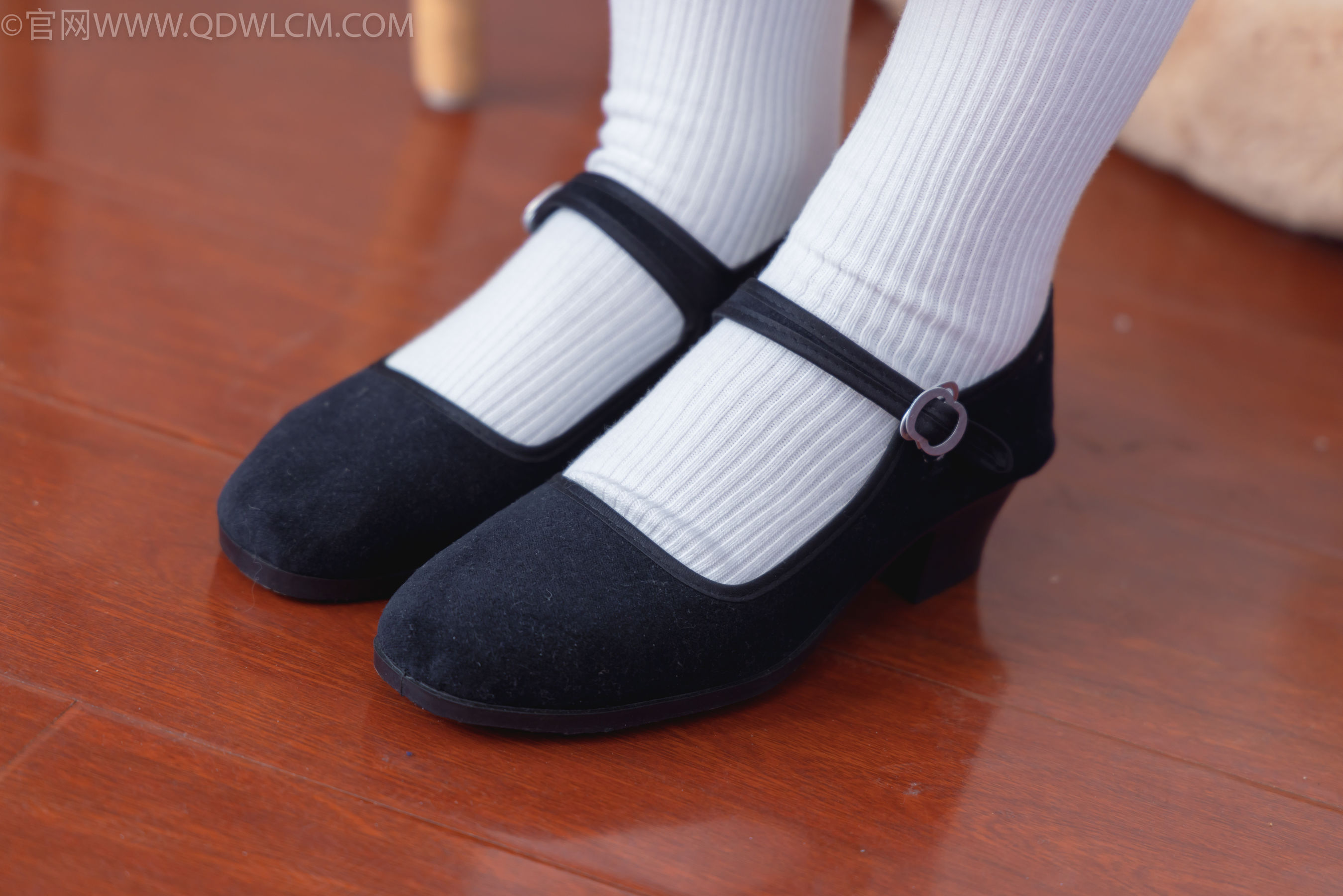 物恋传媒 No.2335 美兔 - 布鞋、长靴、白棉袜、薄肉丝/(227P)