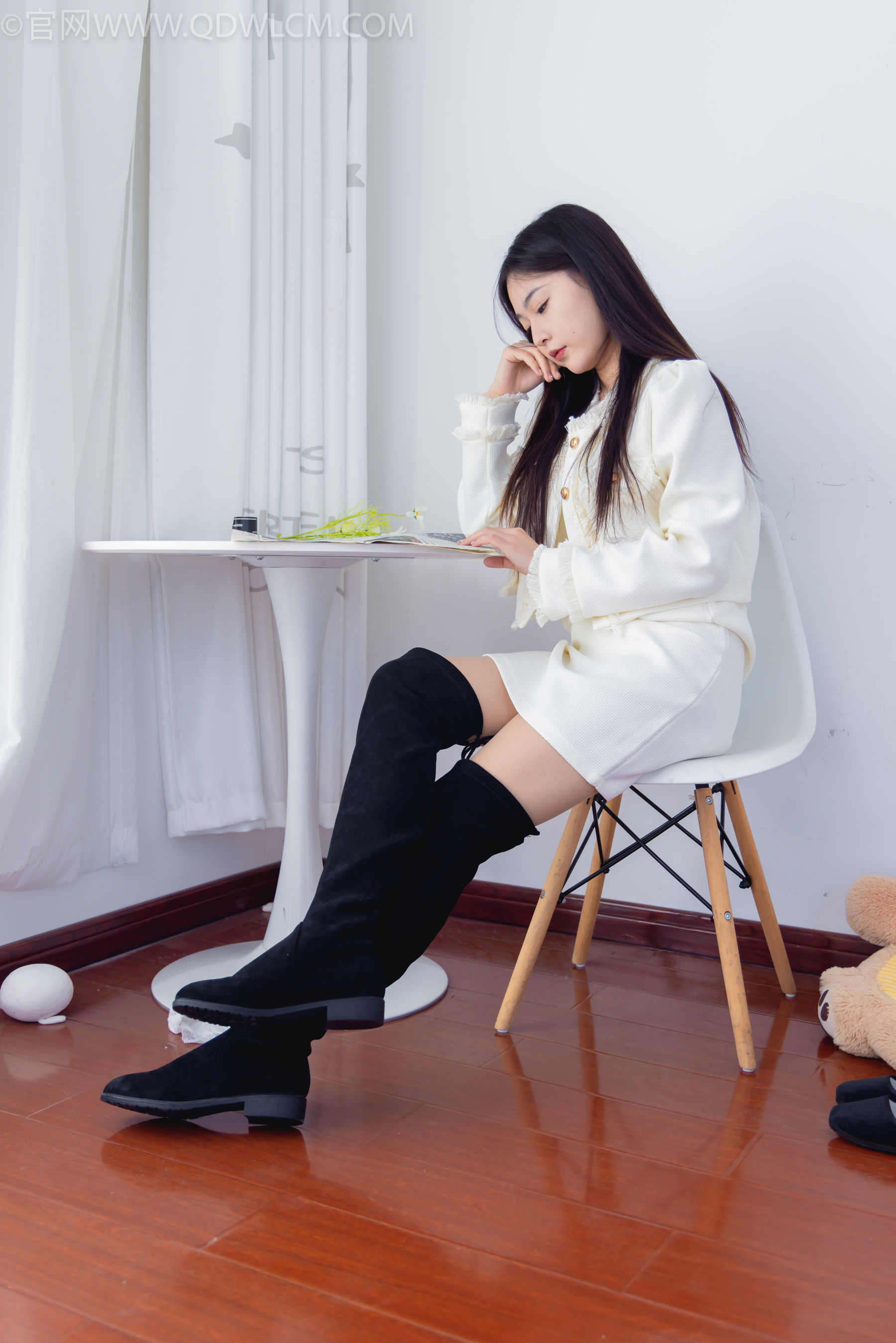 物恋传媒 No.2335 美兔 - 布鞋、长靴、白棉袜、薄肉丝/(227P)