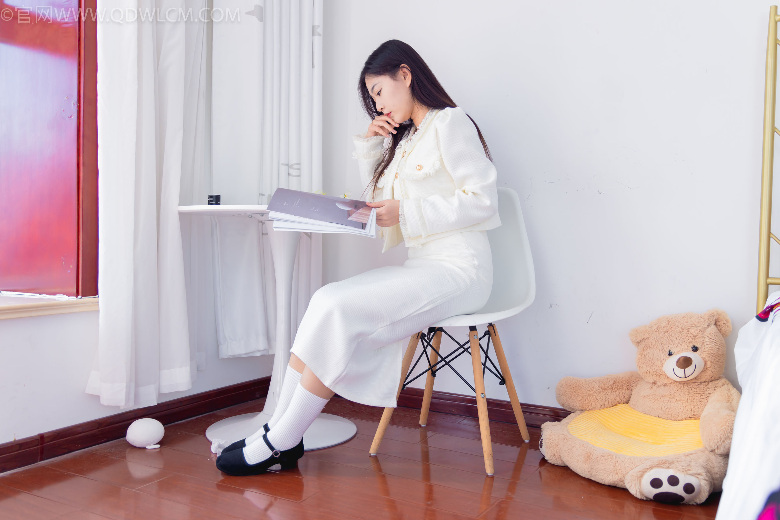 物恋传媒 No.2335 美兔 - 布鞋、长靴、白棉袜、薄肉丝/(227P)