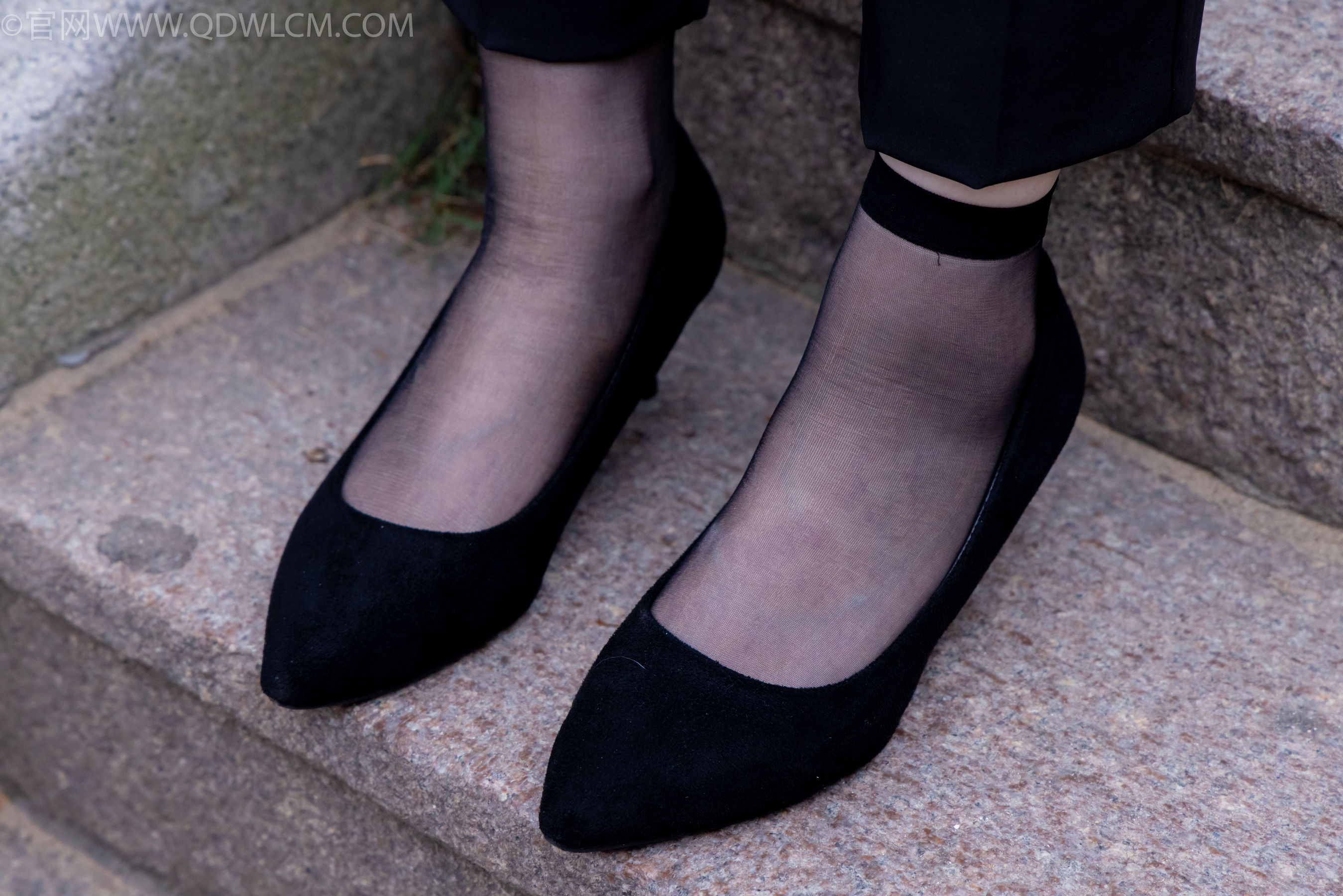 物恋传媒 No.2337 小酒 - 高跟鞋、短黑丝、短白丝/(315P)