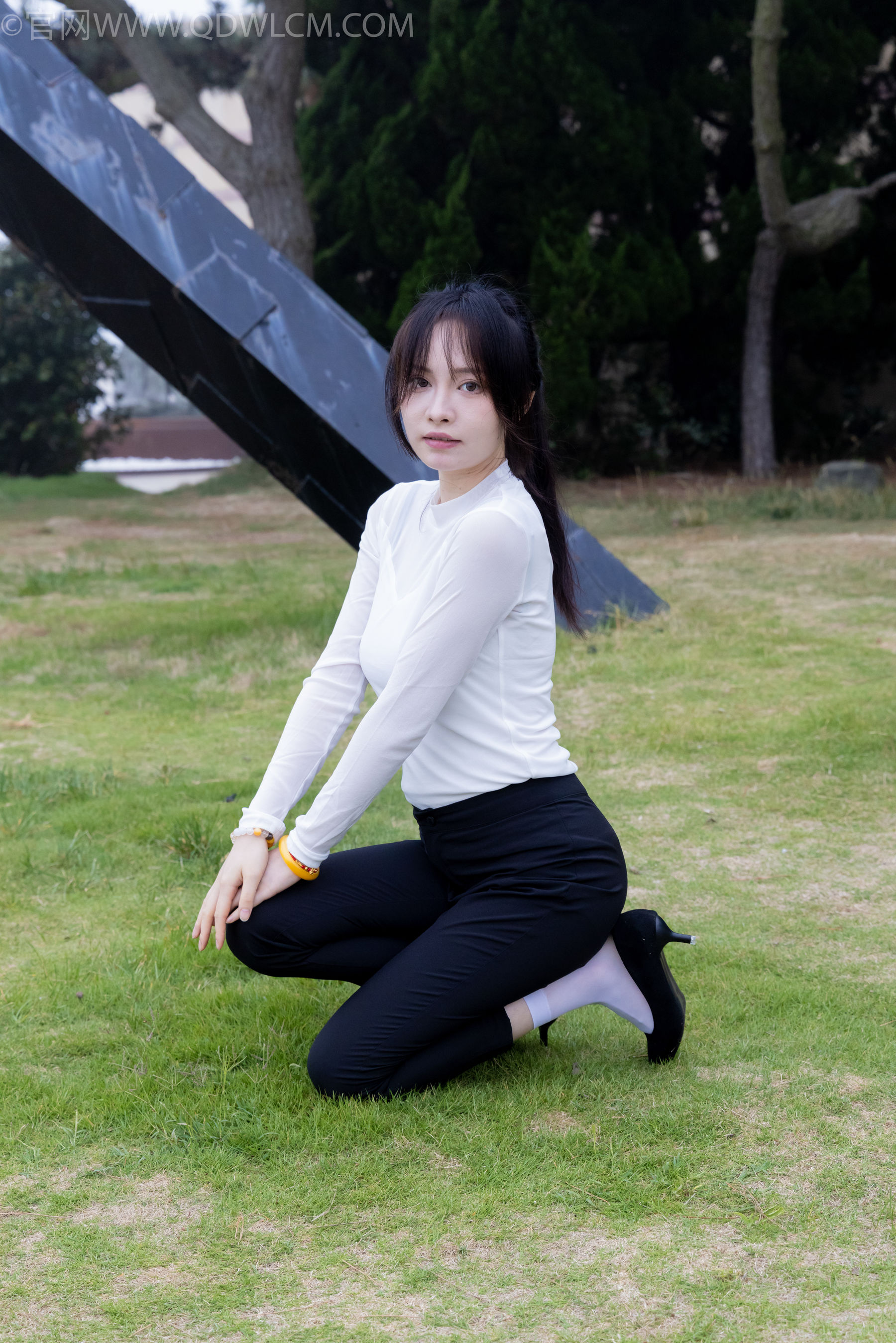 物恋传媒 No.2337 小酒 - 高跟鞋、短黑丝、短白丝/(315P)