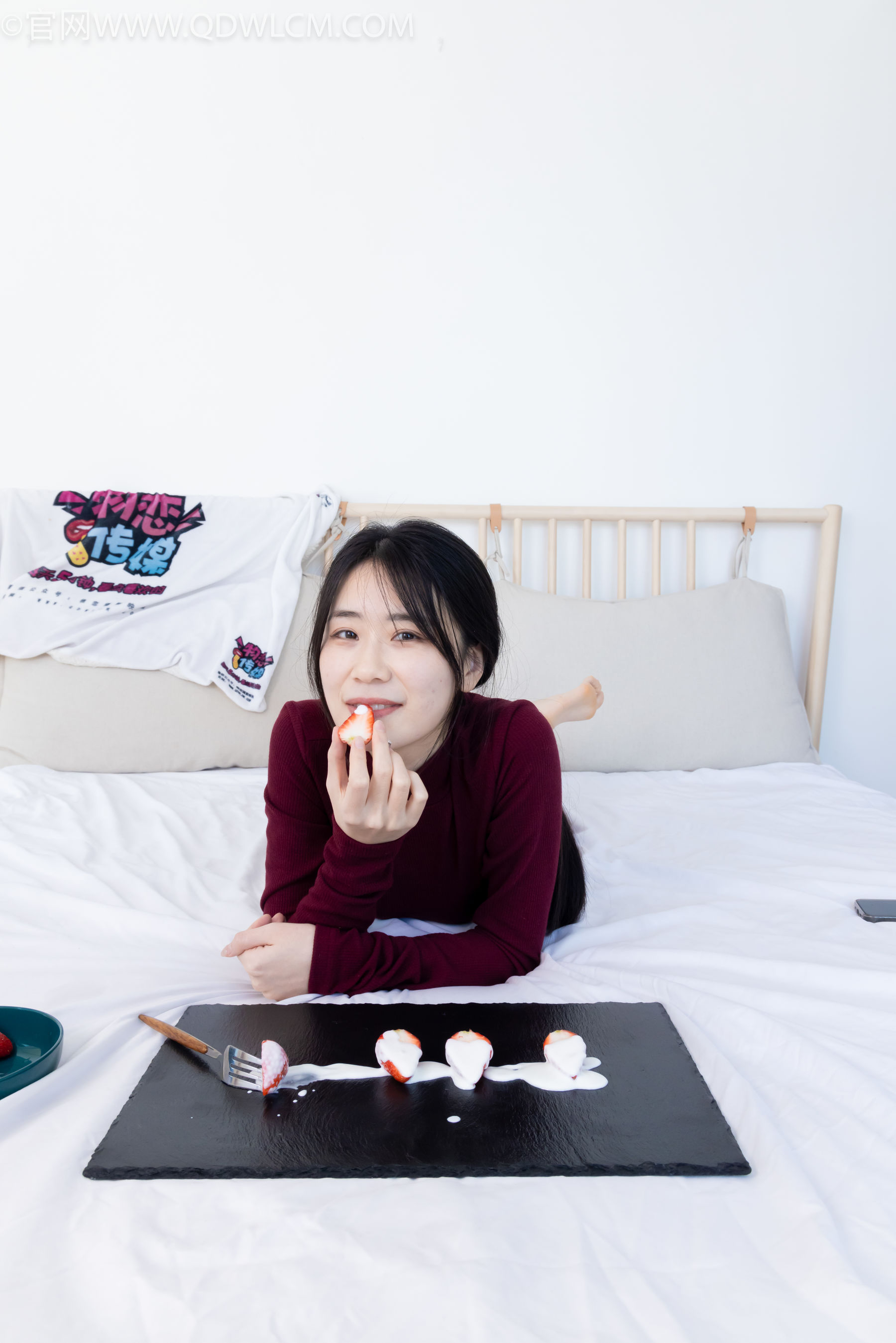 物恋传媒 No.2331 菜菜 - 高跟鞋、薄黑丝、裸足/(352P)