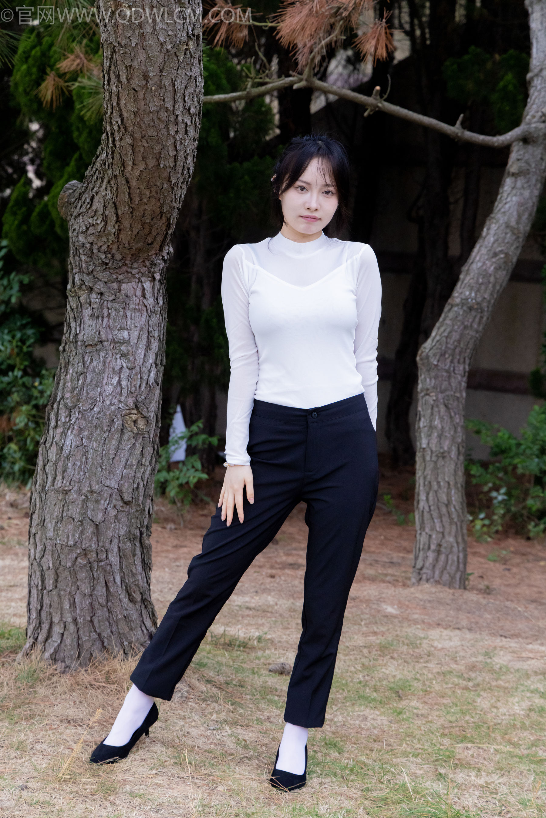 物恋传媒 No.2337 小酒 - 高跟鞋、短黑丝、短白丝/(315P)